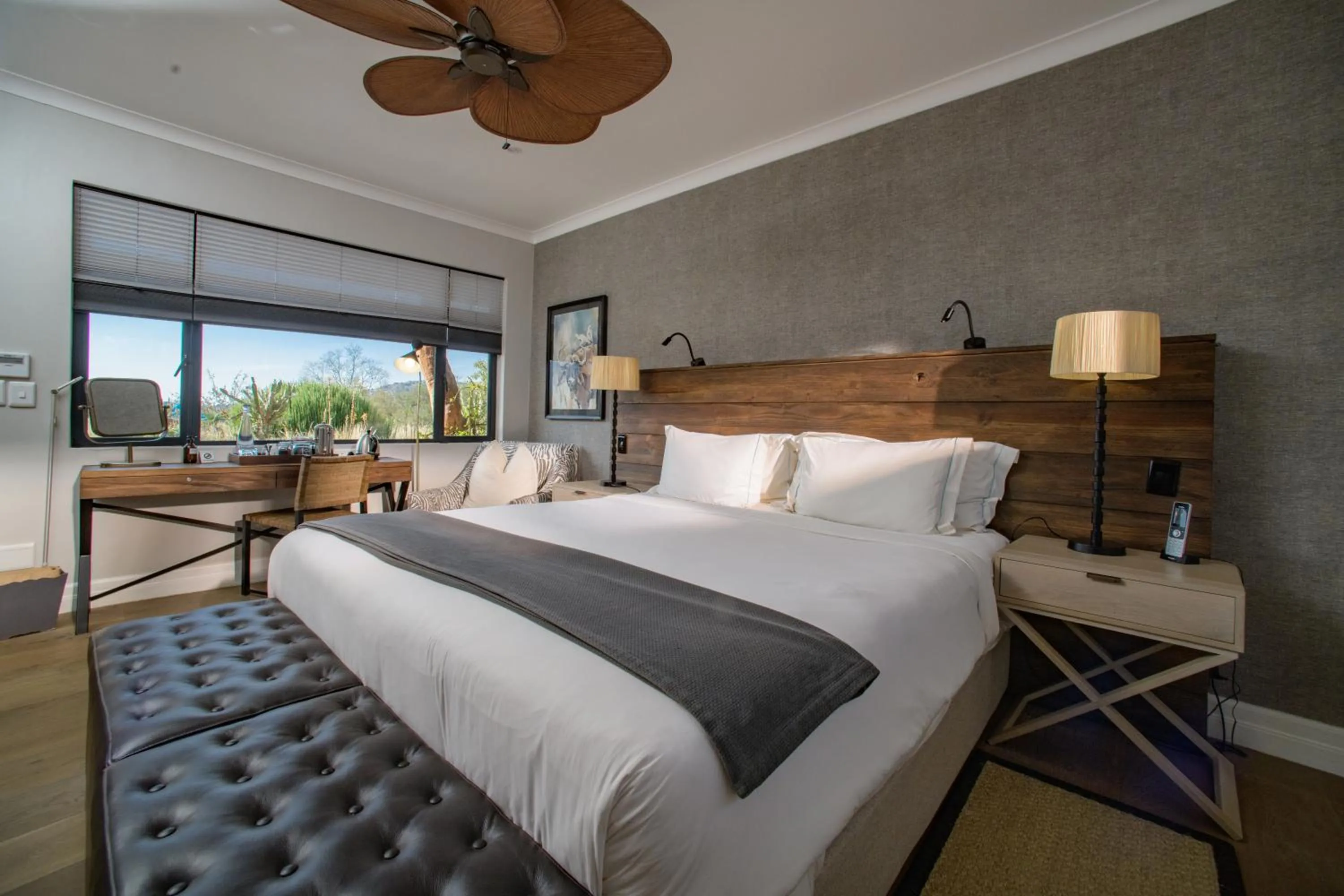 Bedroom, Bed in Valley Lodge - Babanango Game Reserve