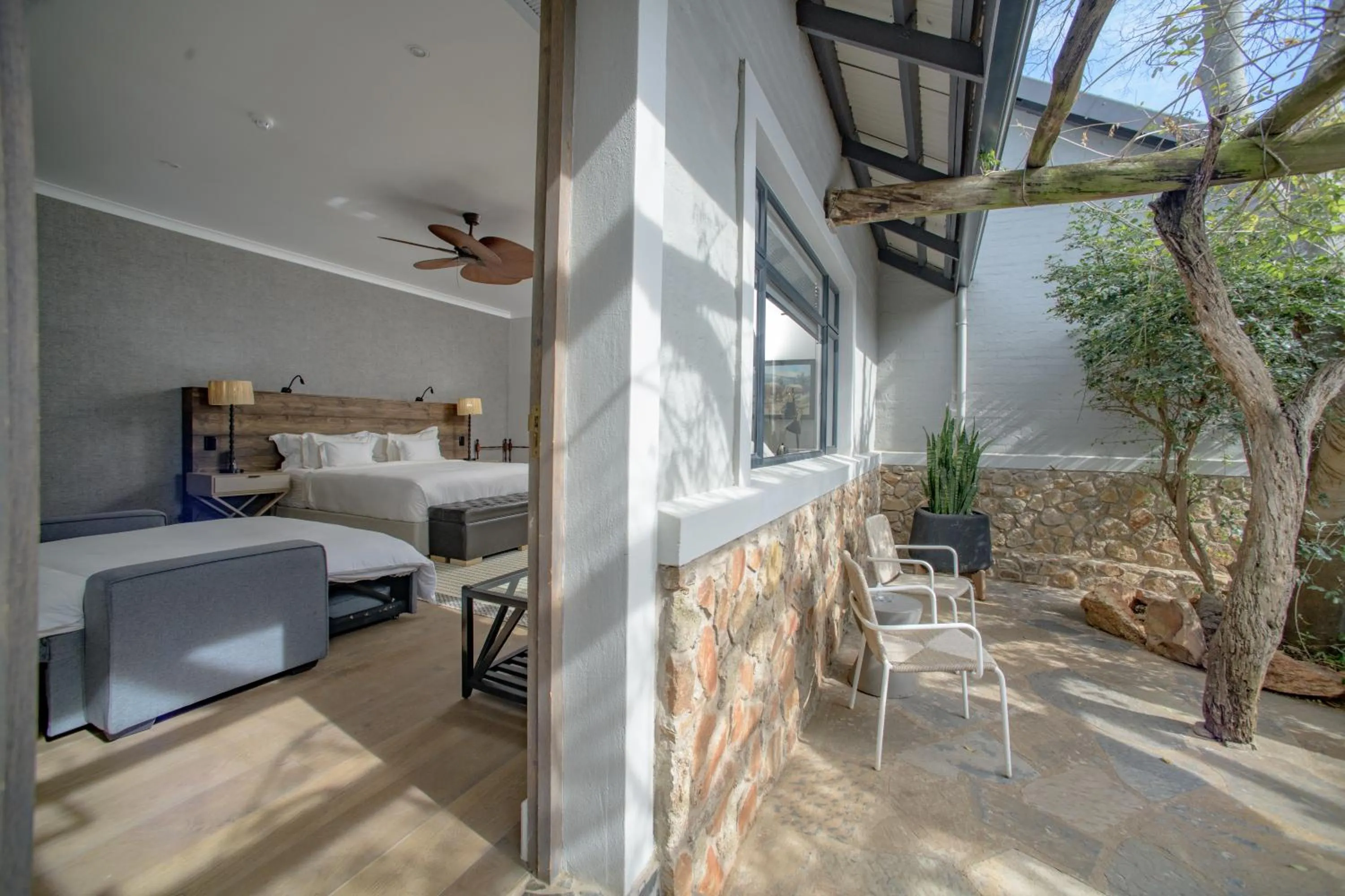 Bedroom, Bed in Valley Lodge - Babanango Game Reserve