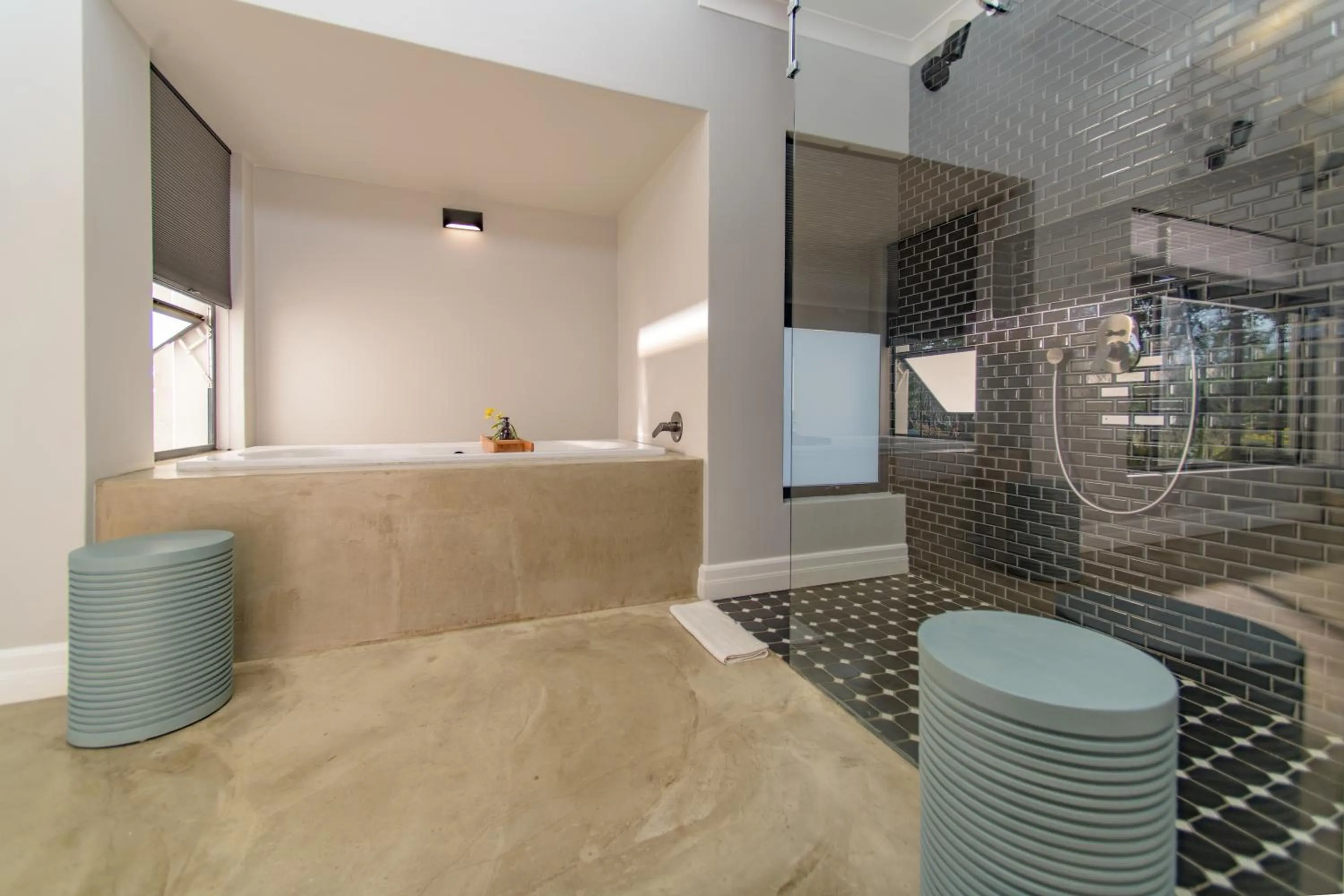 Bathroom in Valley Lodge - Babanango Game Reserve