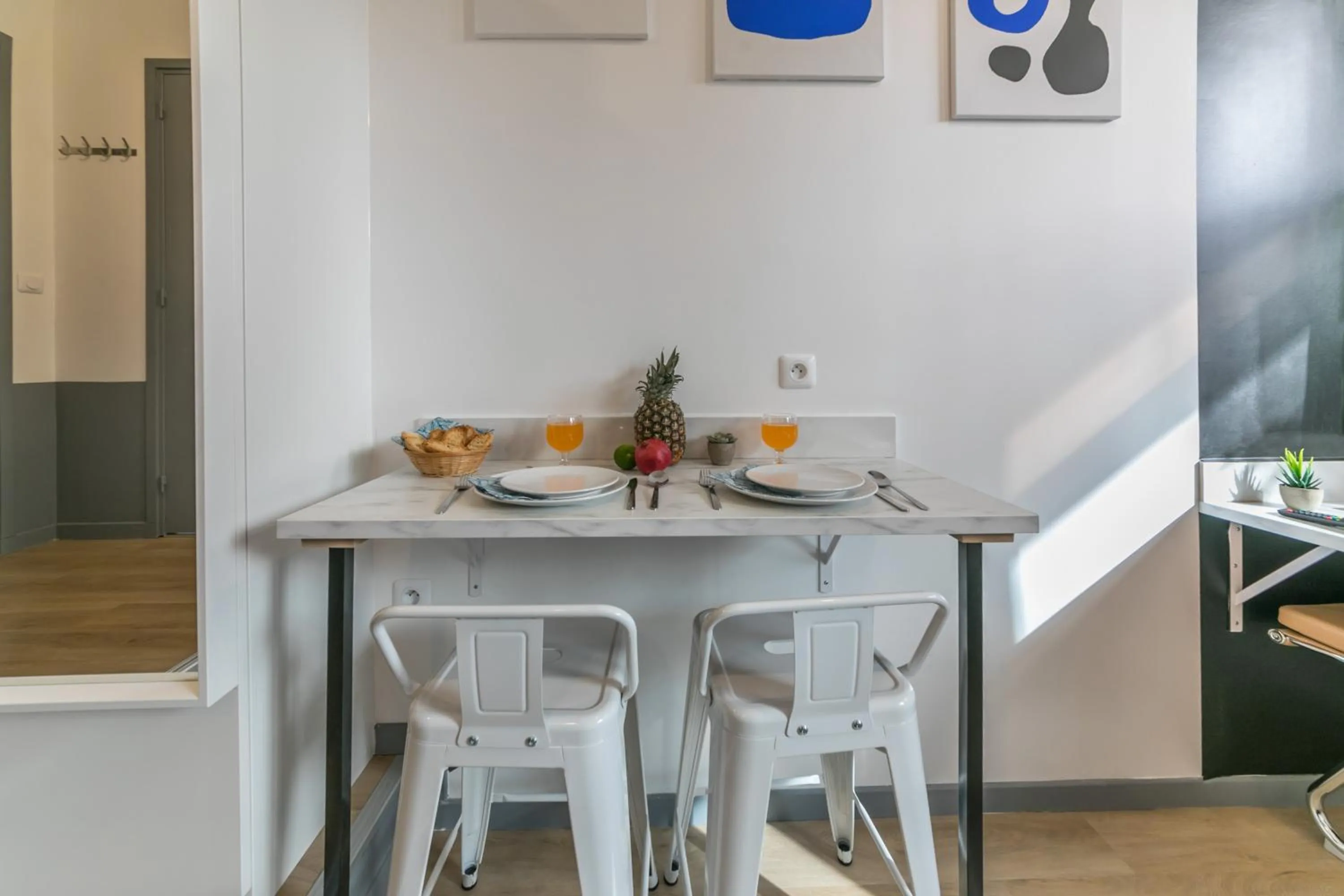 Dining area in WS Tour Eiffel - Saint-Charles