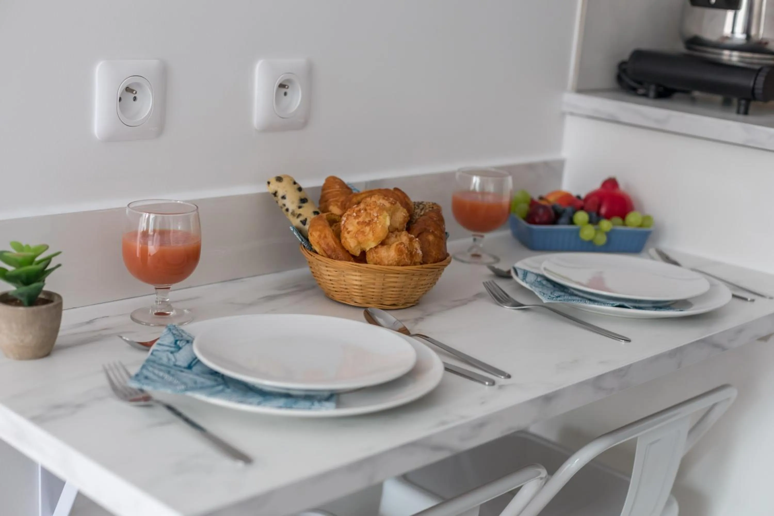 Decorative detail in WS Tour Eiffel - Saint-Charles