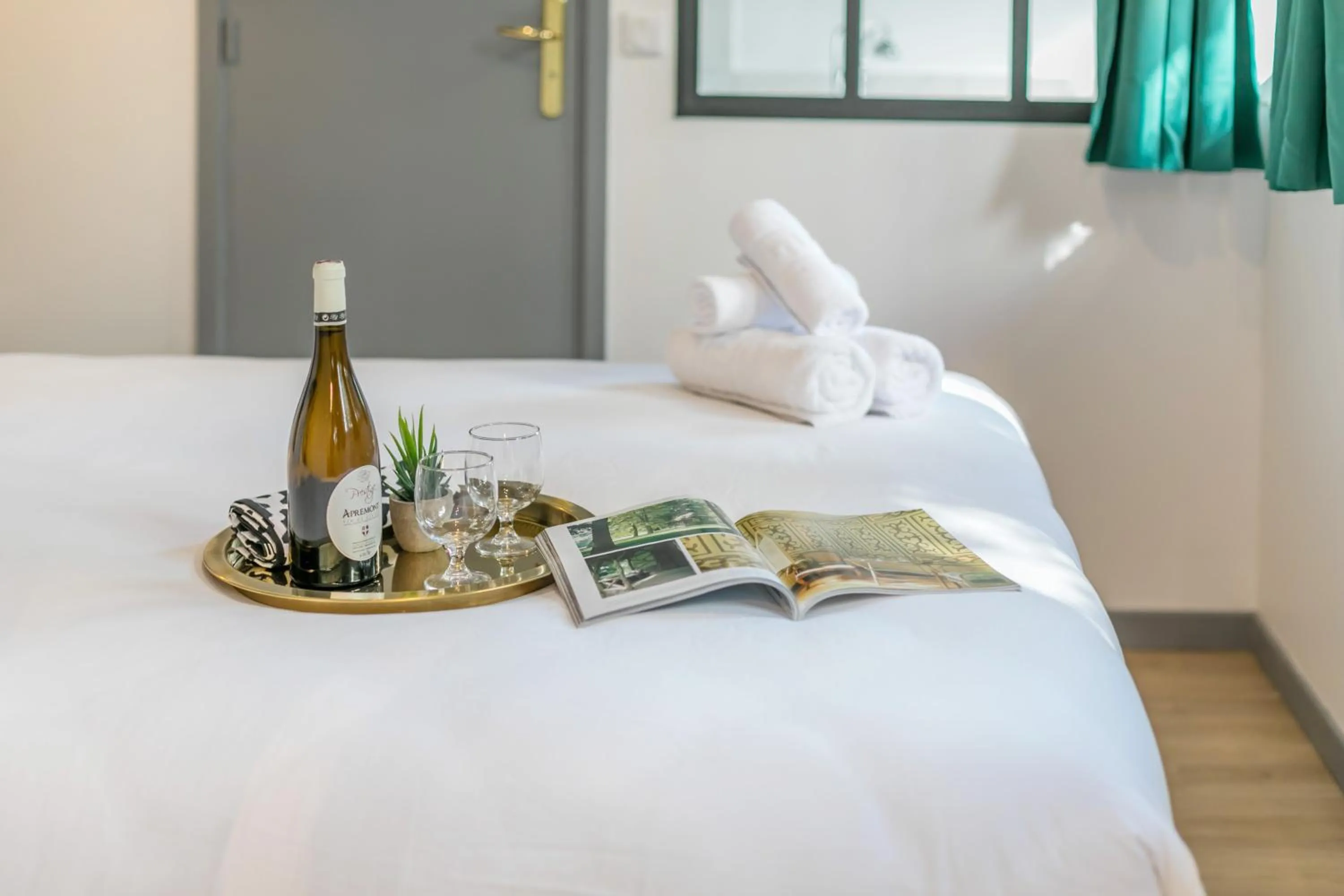 Bedroom, Bed in WS Tour Eiffel - Saint-Charles