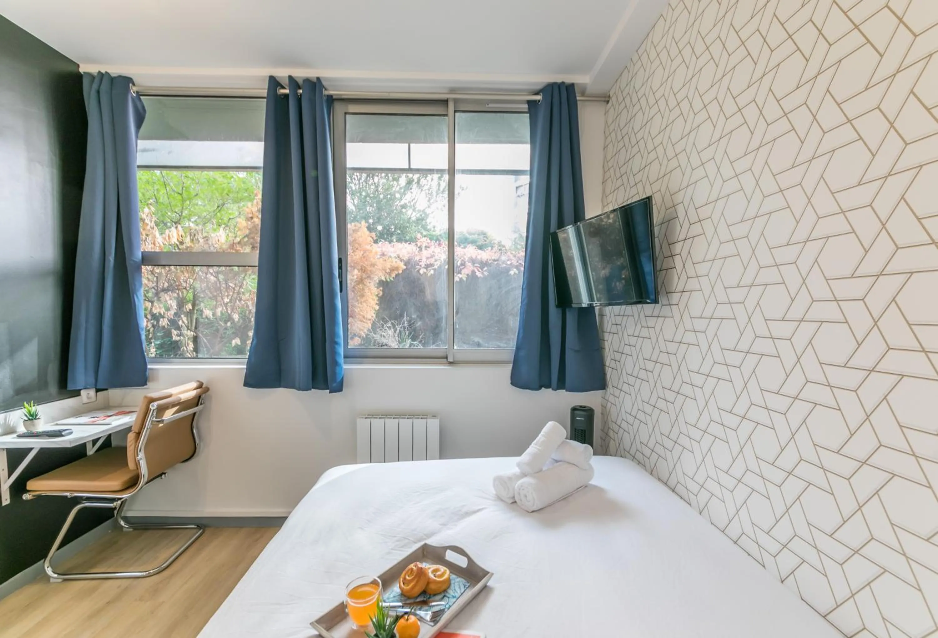 Photo of the whole room, Bed in WS Tour Eiffel - Saint-Charles