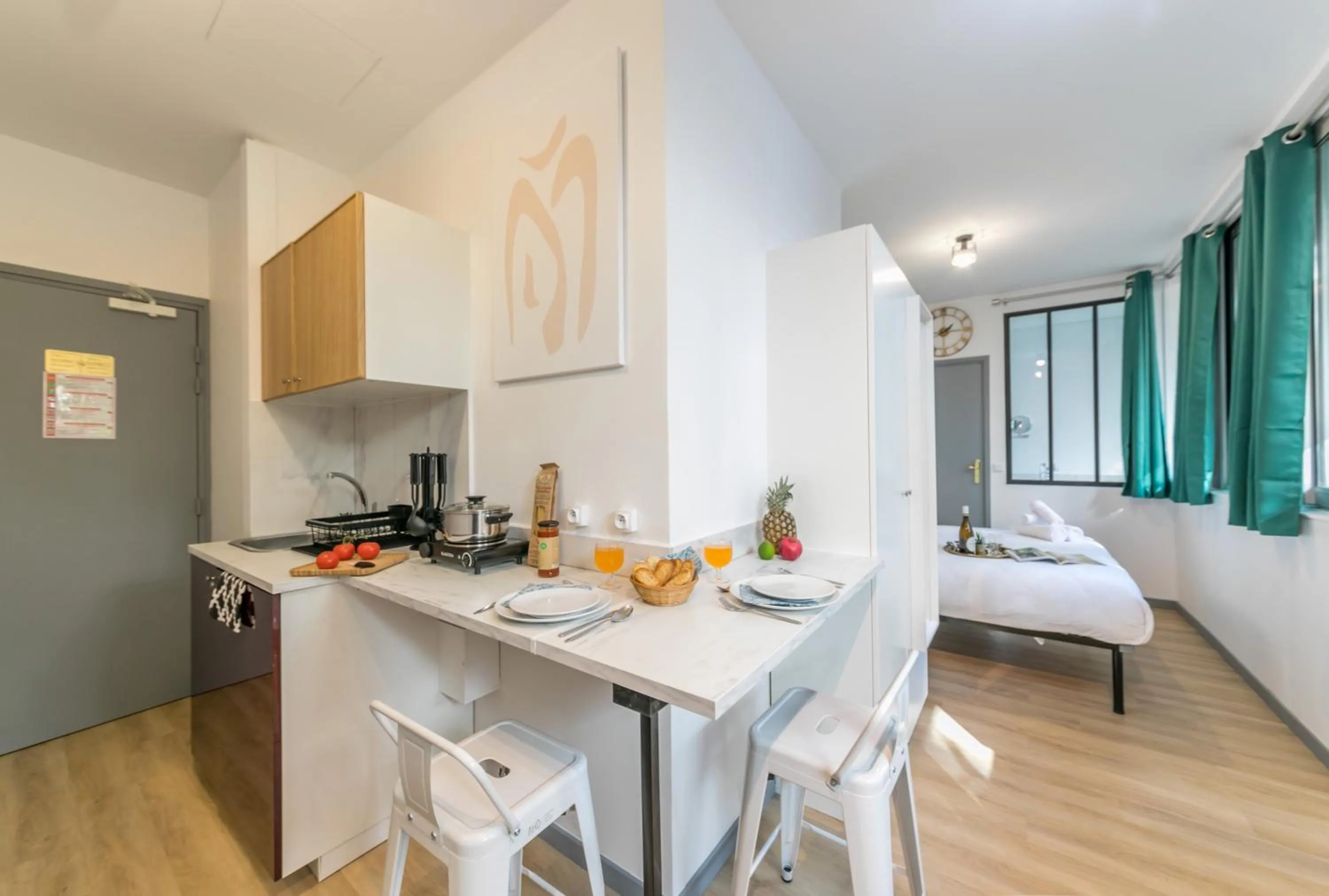 Dining area, Bed in WS Tour Eiffel - Saint-Charles