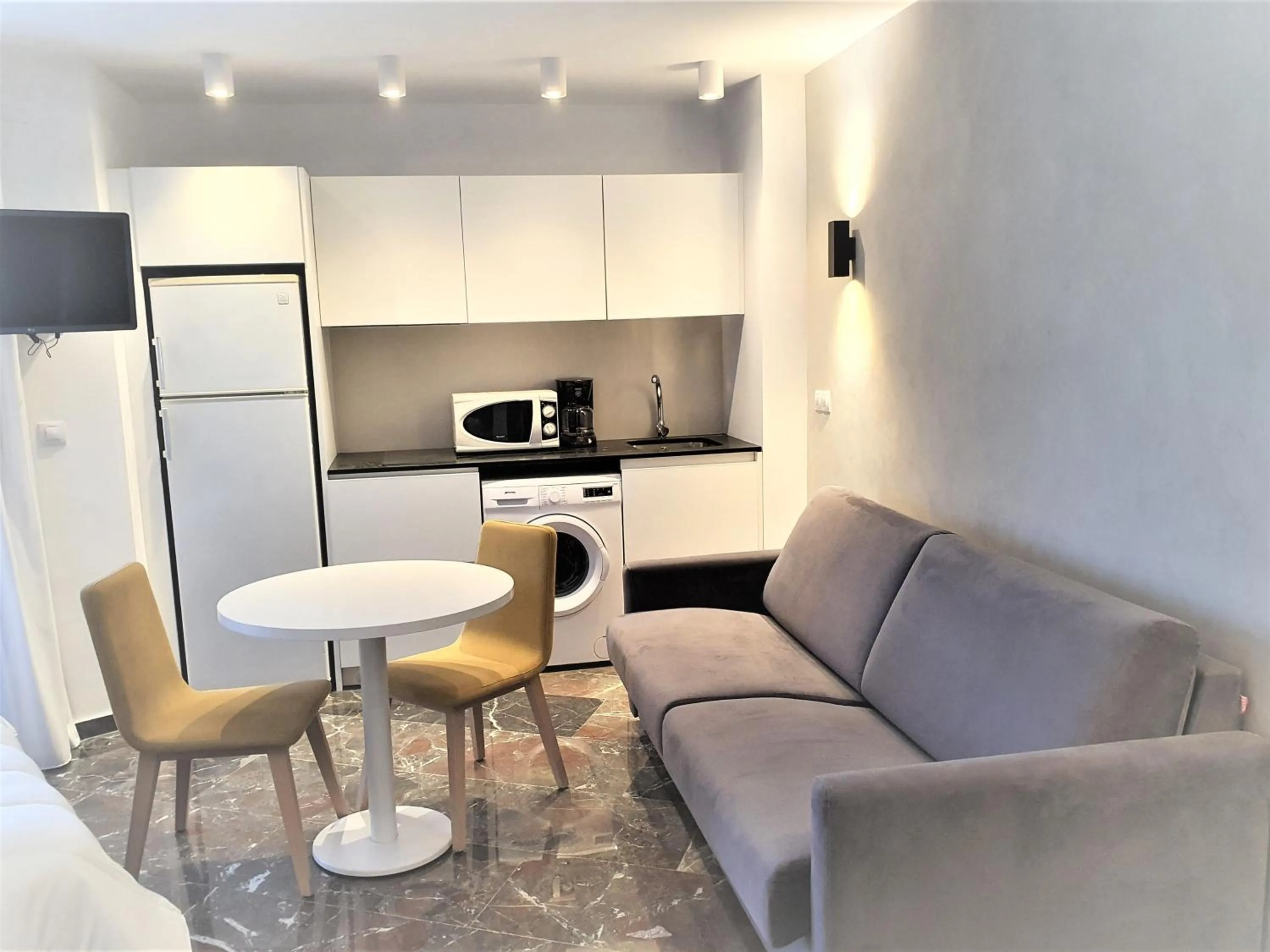 Photo of the whole room in Apartamentos San Jaime Center Suites