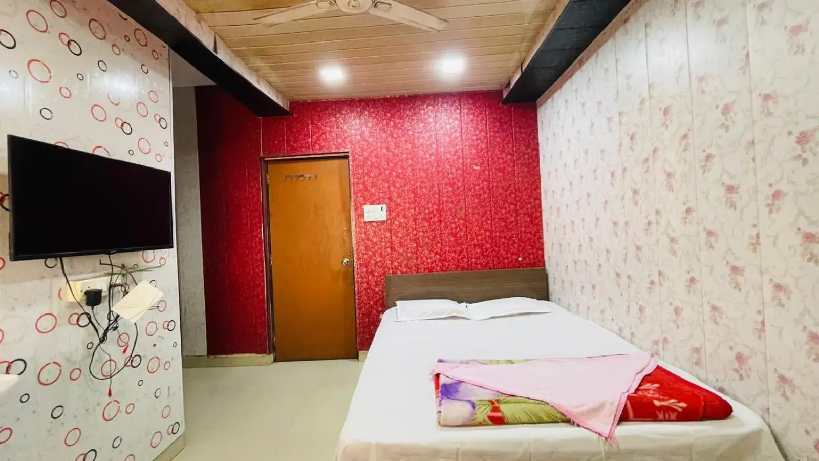 Bed in Vamoose Kaas Hill Resort Bed in Vamoose Kaas Hill Resort