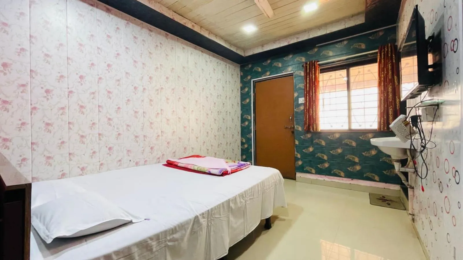 Bed in Kaas Hill Resort