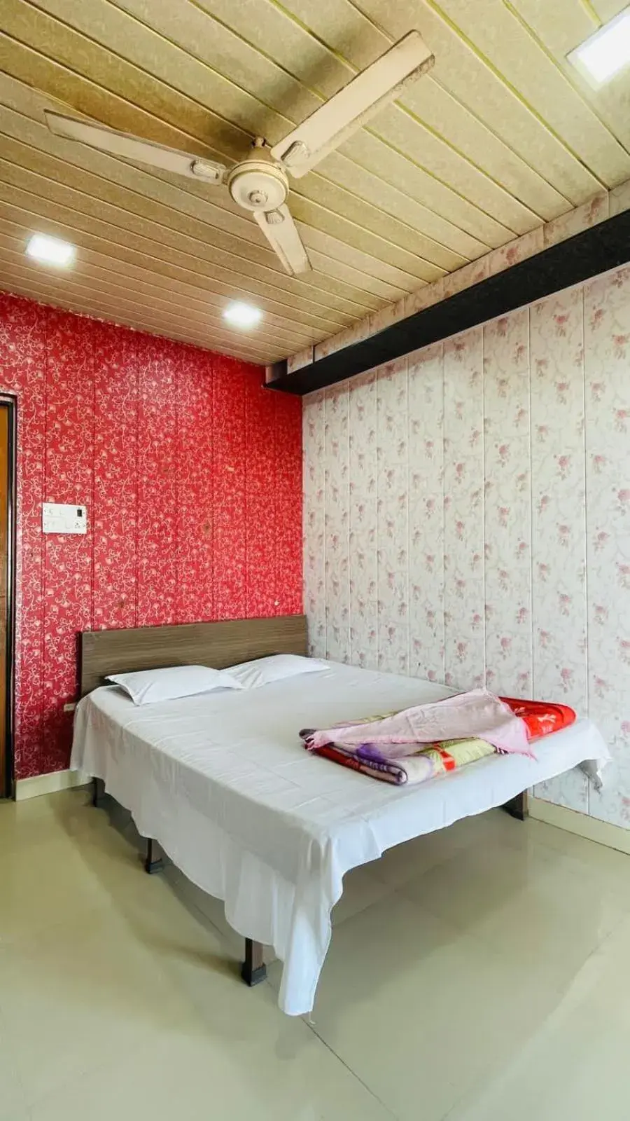 Bed in Vamoose Kaas Hill Resort Bed in Vamoose Kaas Hill Resort