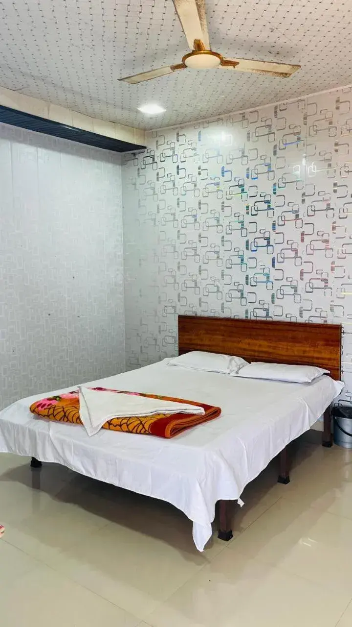 Bed in Vamoose Kaas Hill Resort Bed in Vamoose Kaas Hill Resort