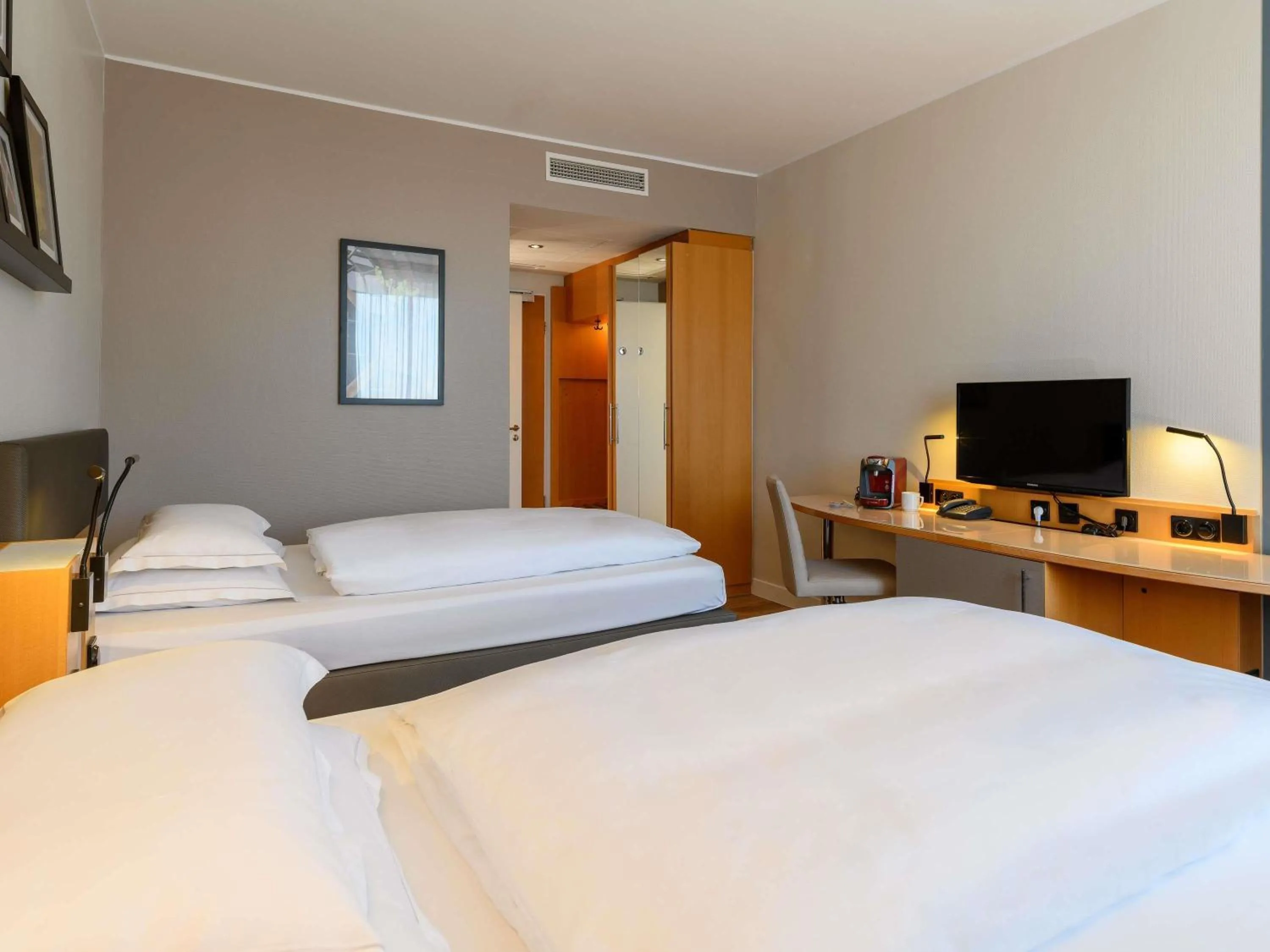 Bedroom, Bed in Mercure Hotel Bochum City