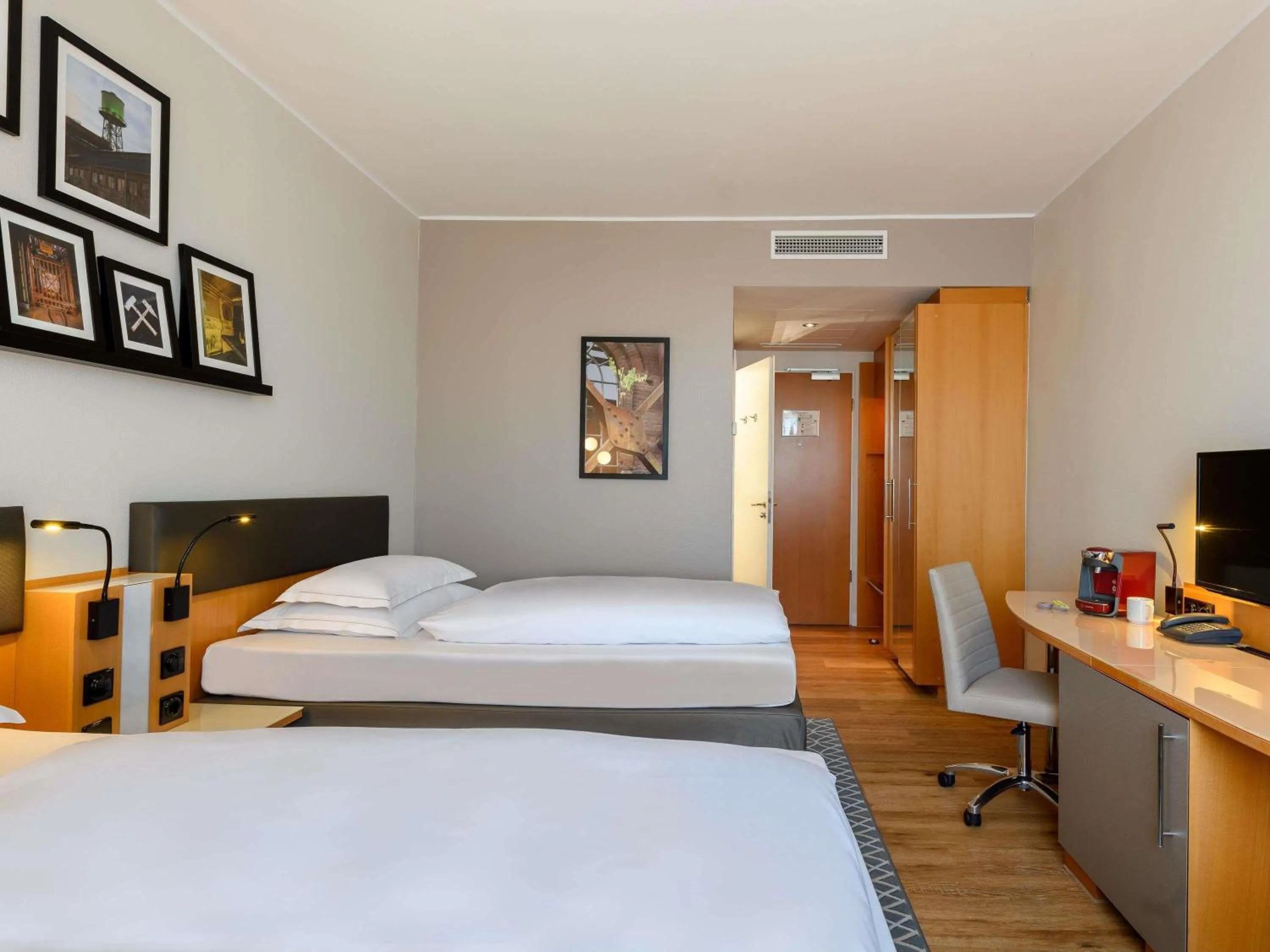 Bedroom, Bed in Mercure Hotel Bochum City