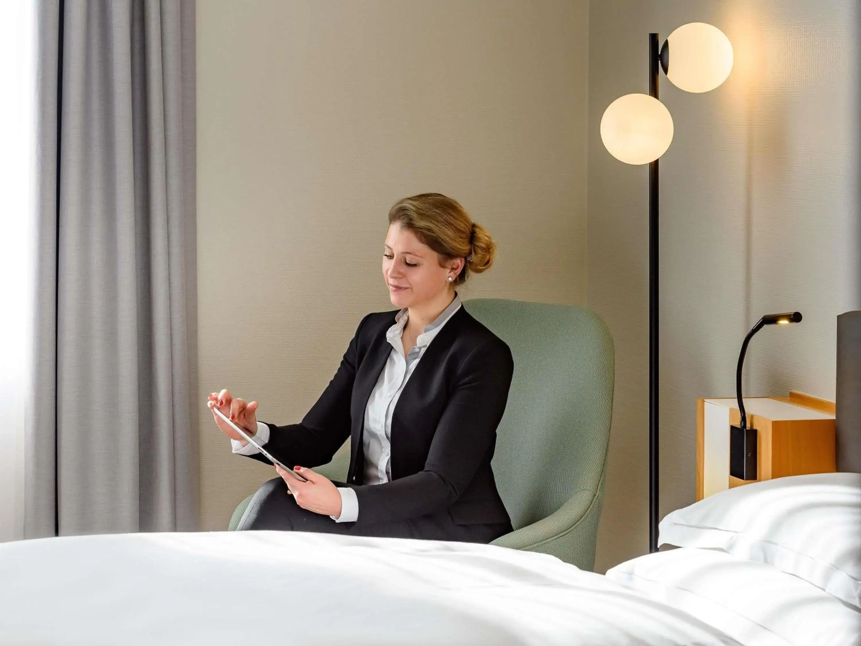 Bedroom, Bed in Mercure Hotel Bochum City Bedroom, Bed in Mercure Hotel Bochum City