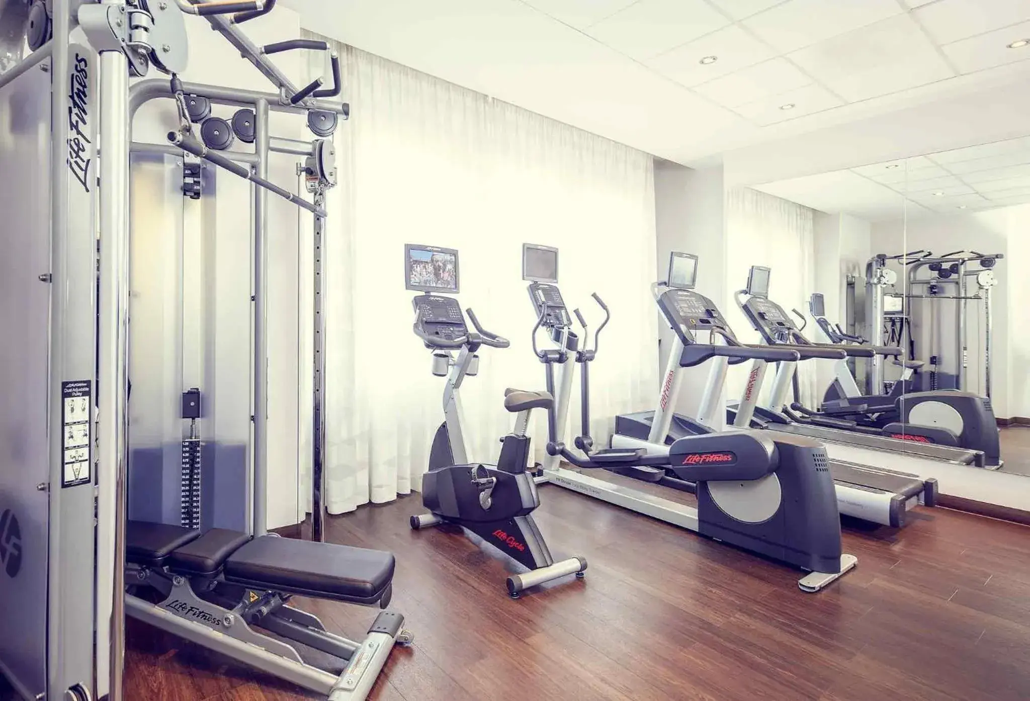 Fitness centre/facilities in Mercure Hotel Bochum City Fitness centre/facilities in Mercure Hotel Bochum City