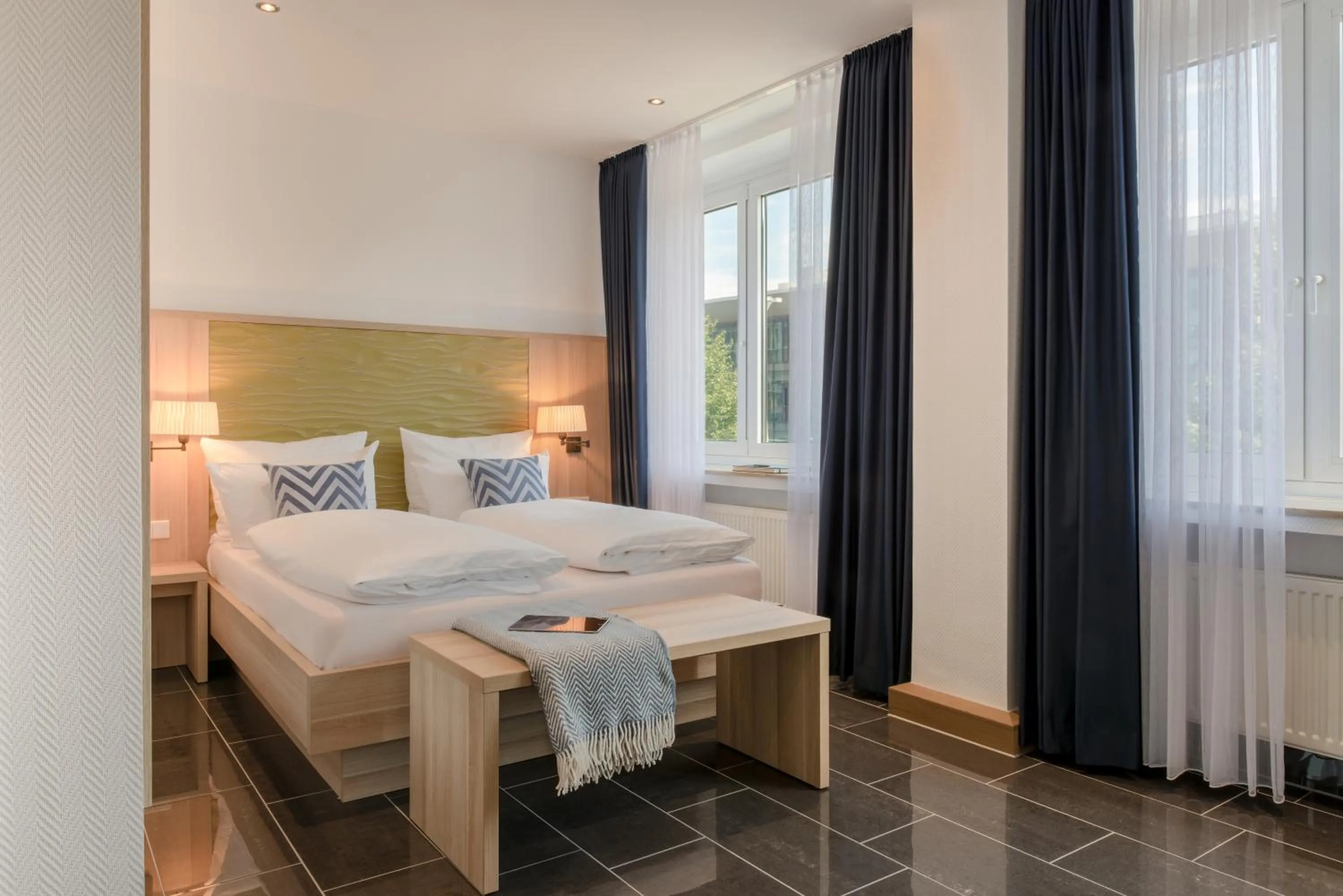 Patio, Bed in Hotel Conti Am Hauptbahnhof