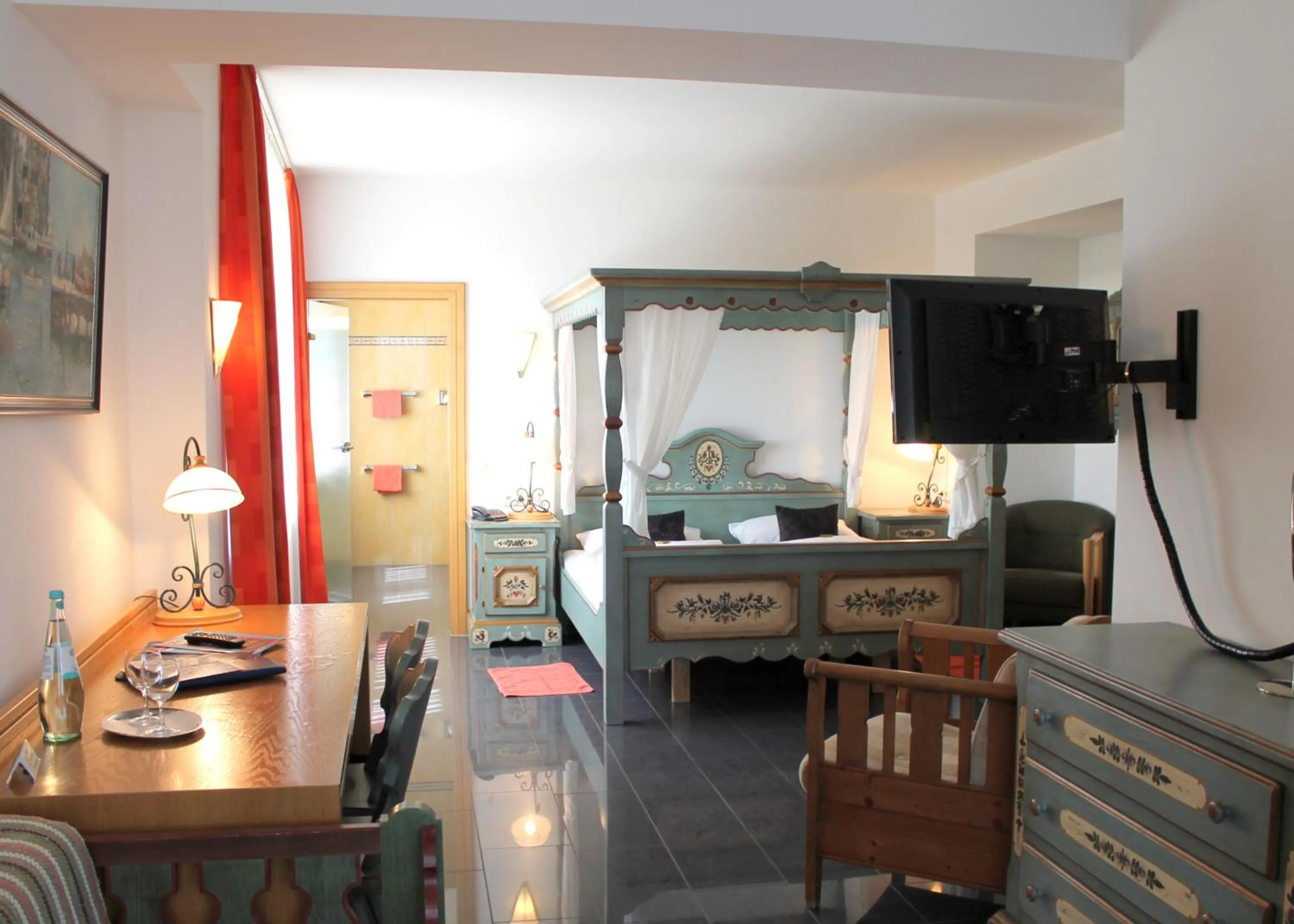 Photo of the whole room in Hotel Conti Am Hauptbahnhof