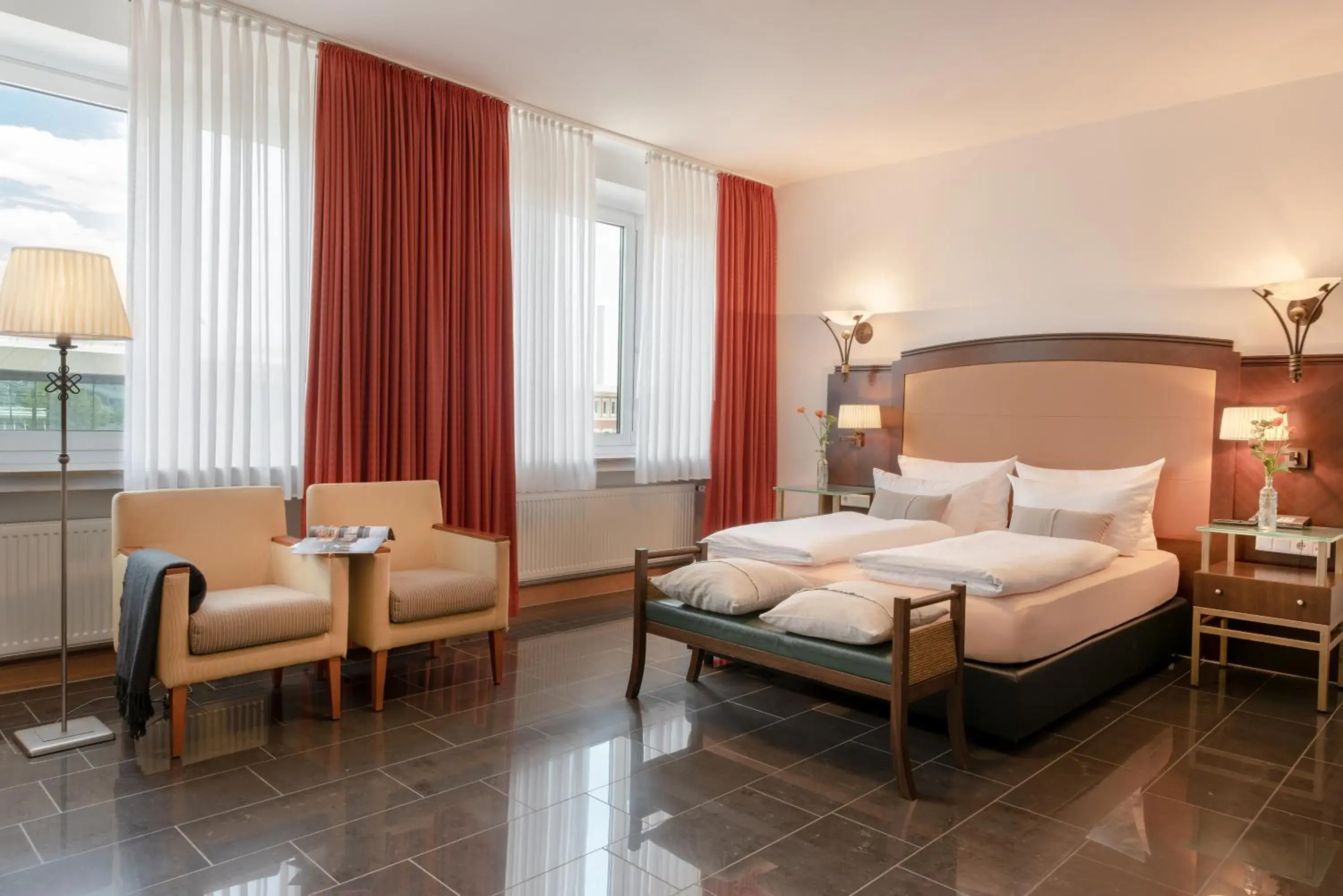 Superior Double Room in Hotel Conti Am Hauptbahnhof Superior Double Room in Hotel Conti Am Hauptbahnhof