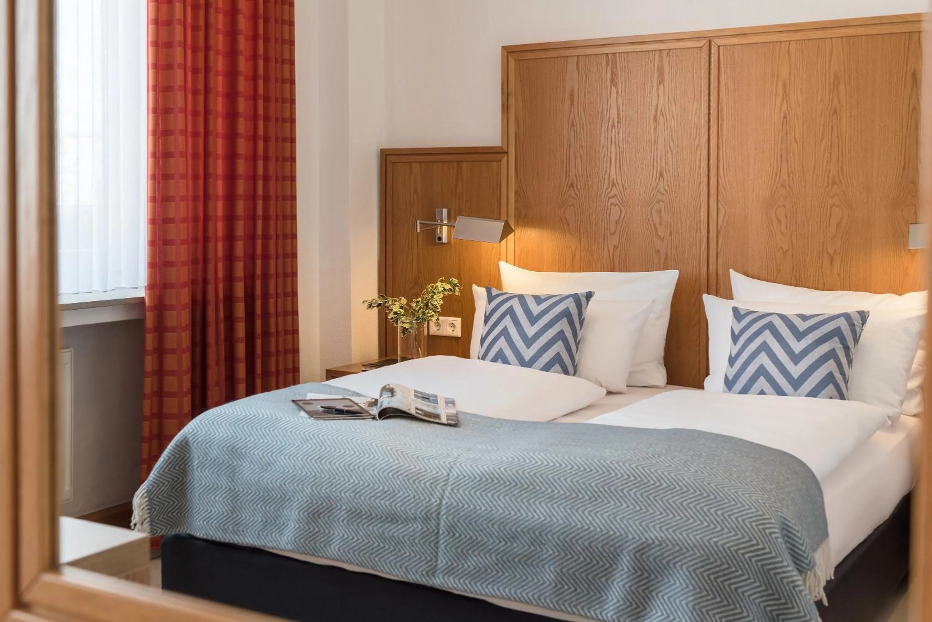 Patio, Bed in Hotel Conti Am Hauptbahnhof