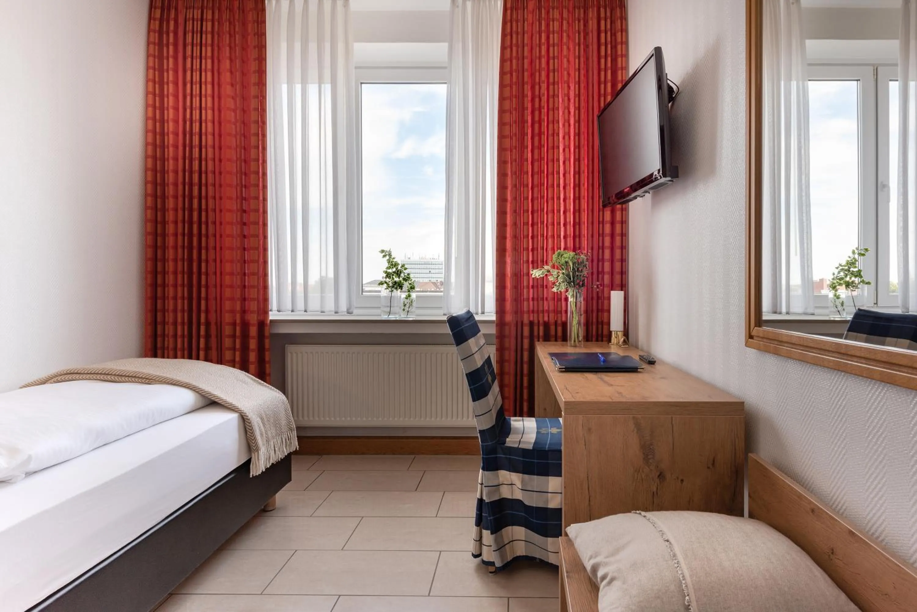 Patio, Bed in Hotel Conti Am Hauptbahnhof