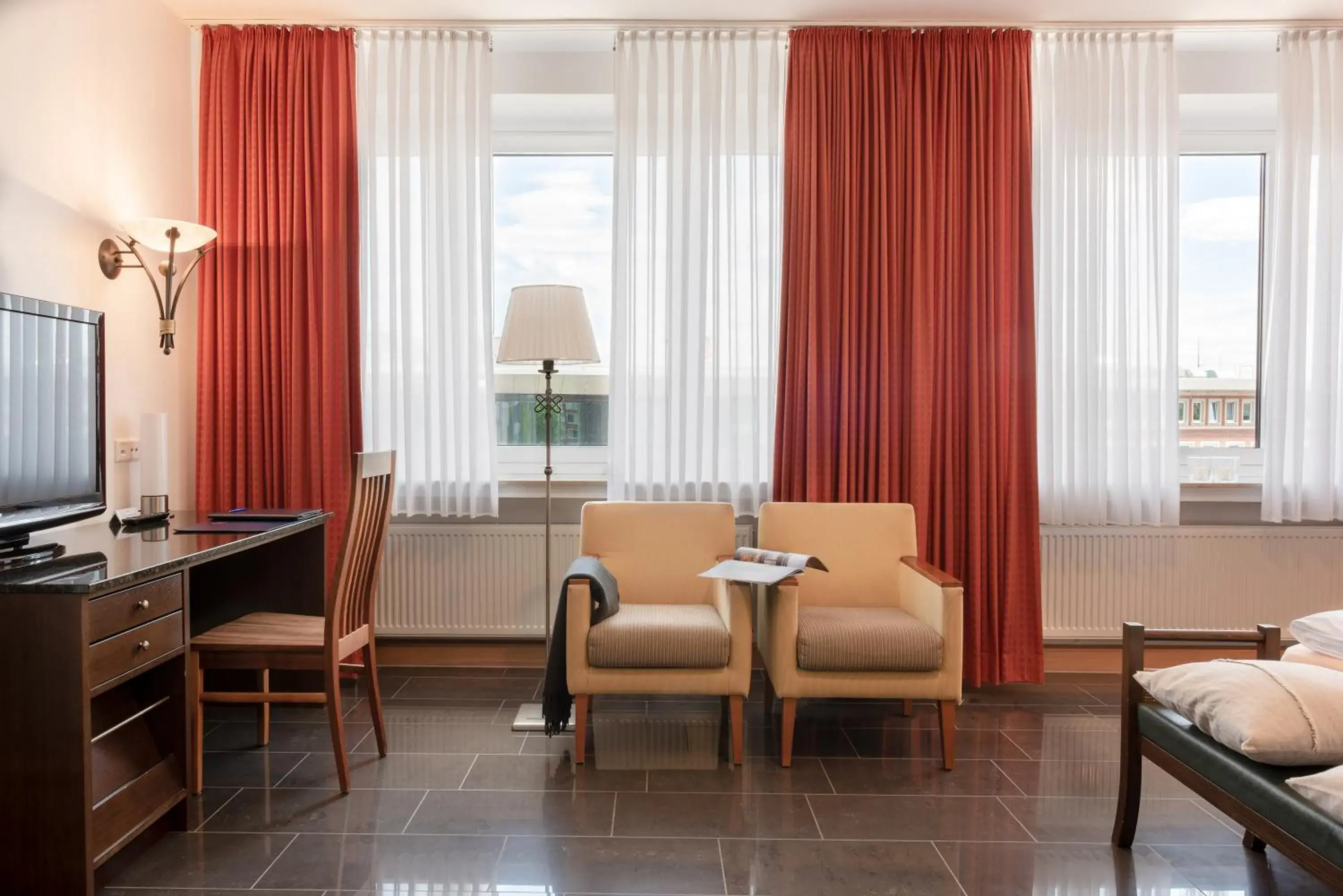 Superior Double Room in Hotel Conti Am Hauptbahnhof Superior Double Room in Hotel Conti Am Hauptbahnhof