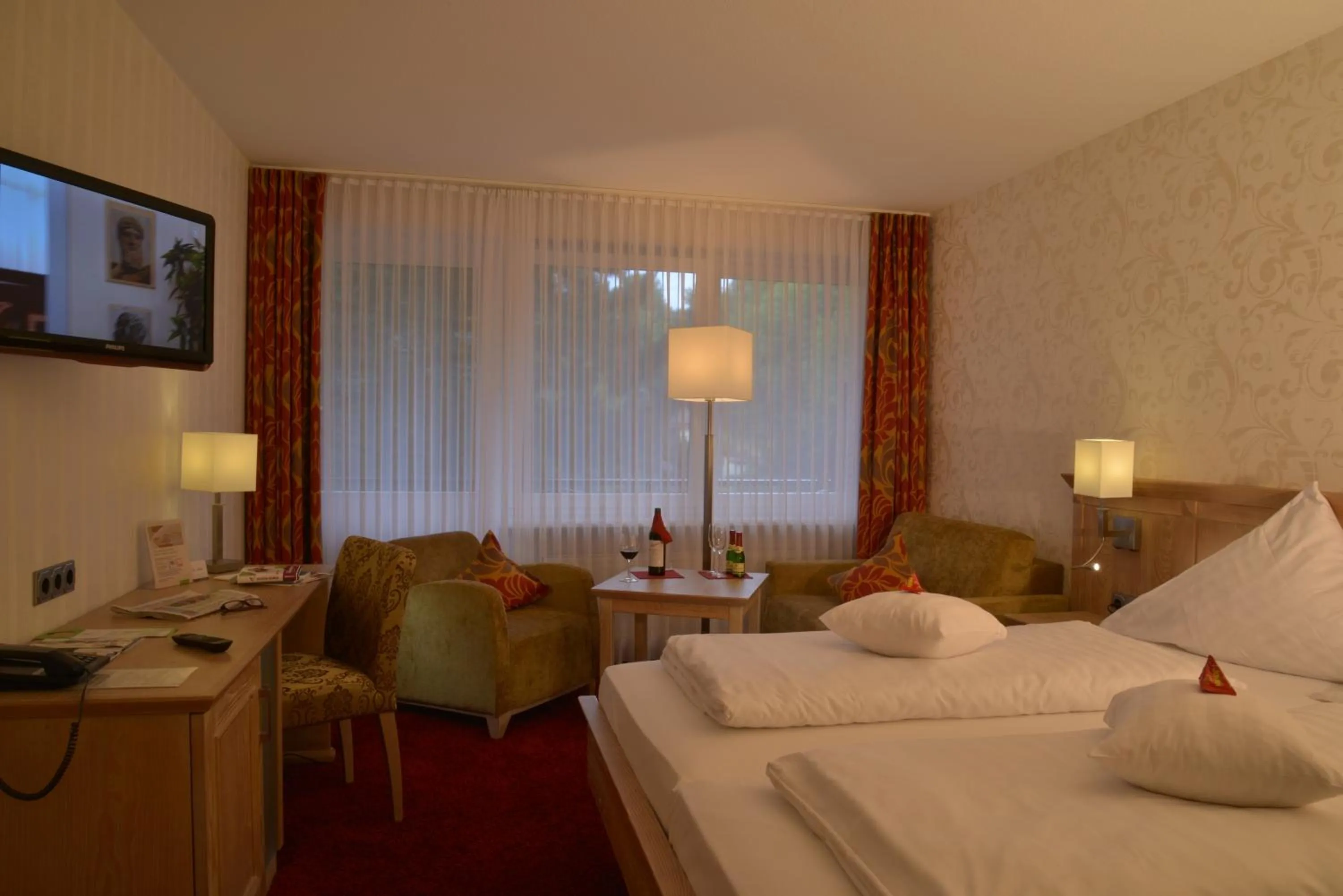 Photo of the whole room, Bed in Parkhotel zum Stern