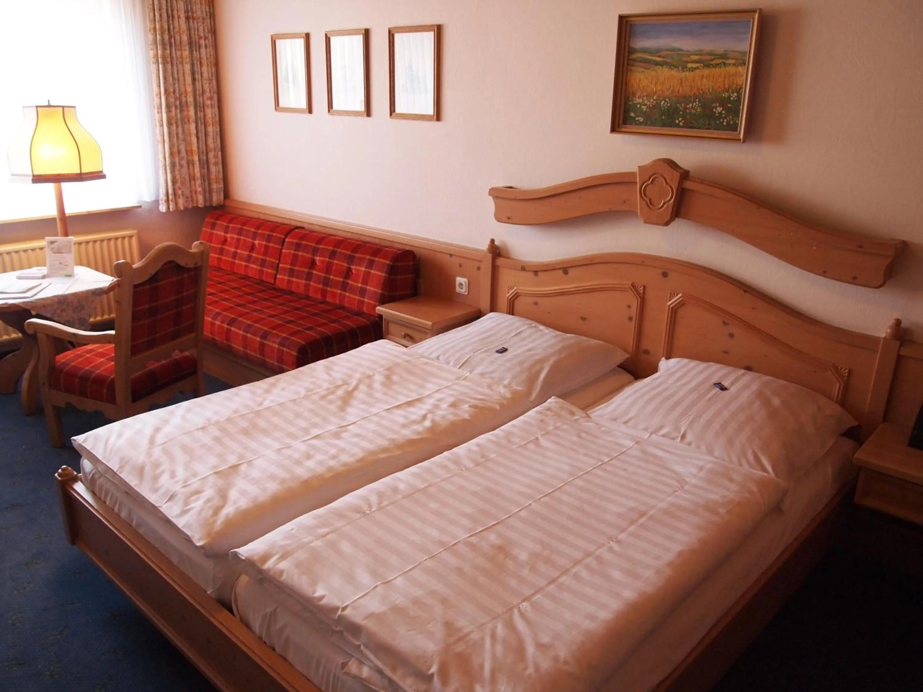 Photo of the whole room, Bed in Parkhotel zum Stern