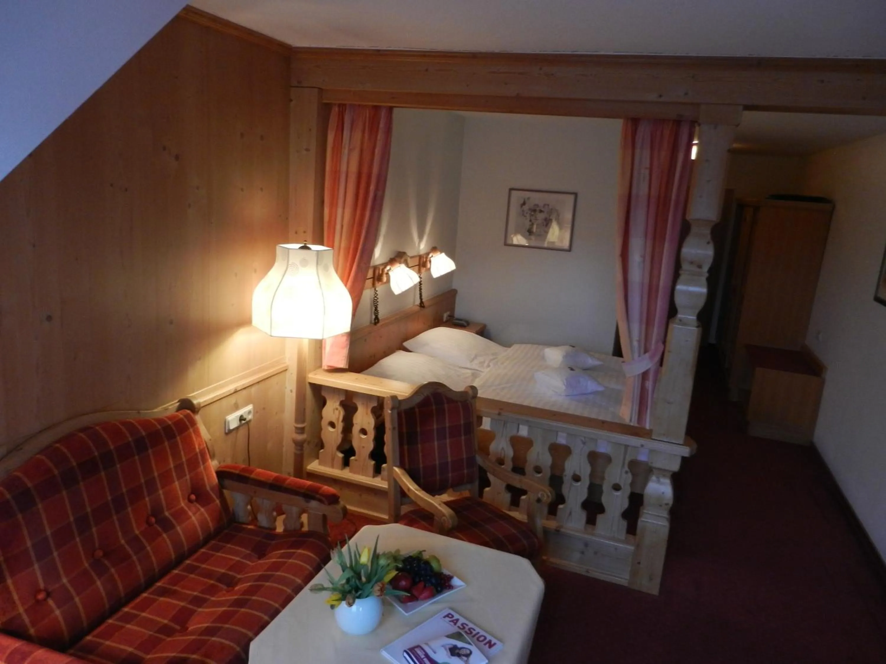 Photo of the whole room, Bed in Parkhotel zum Stern