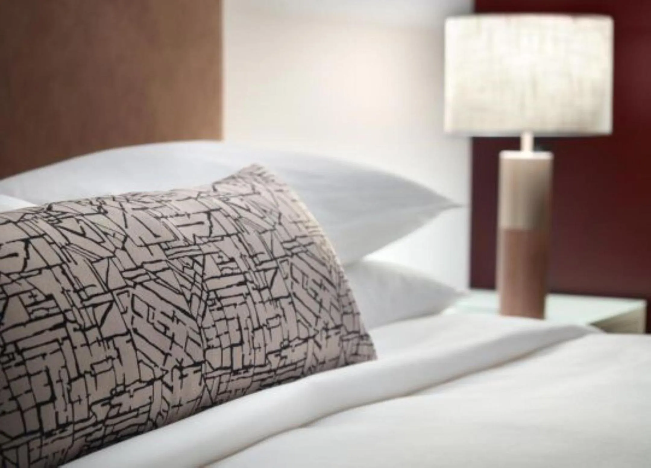 Bedroom, Bed in Omni Viking Lakes