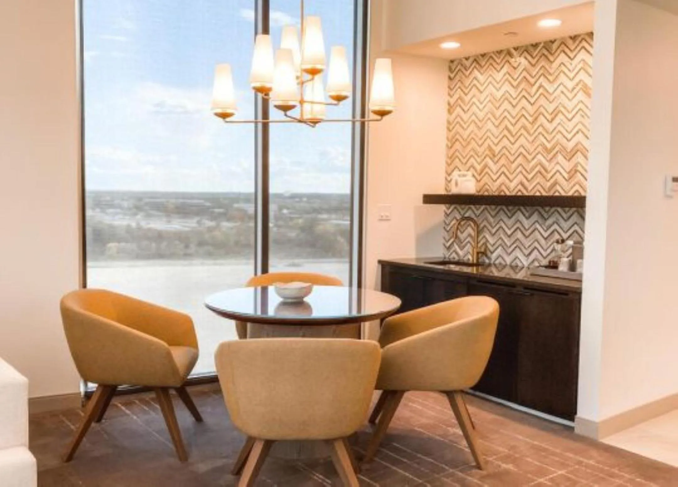 Photo of the whole room in Omni Viking Lakes