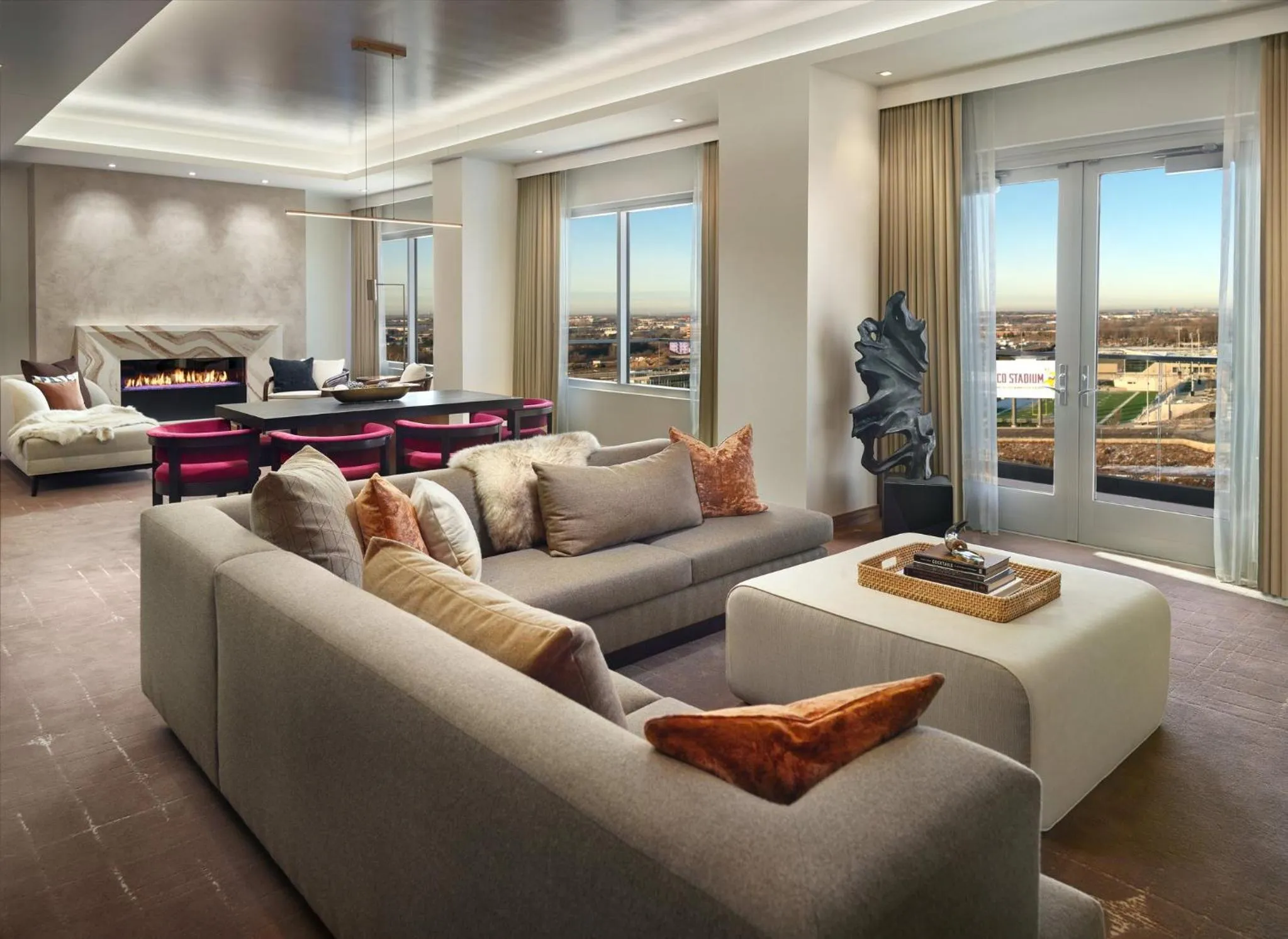 Photo of the whole room, Bed in Omni Viking Lakes