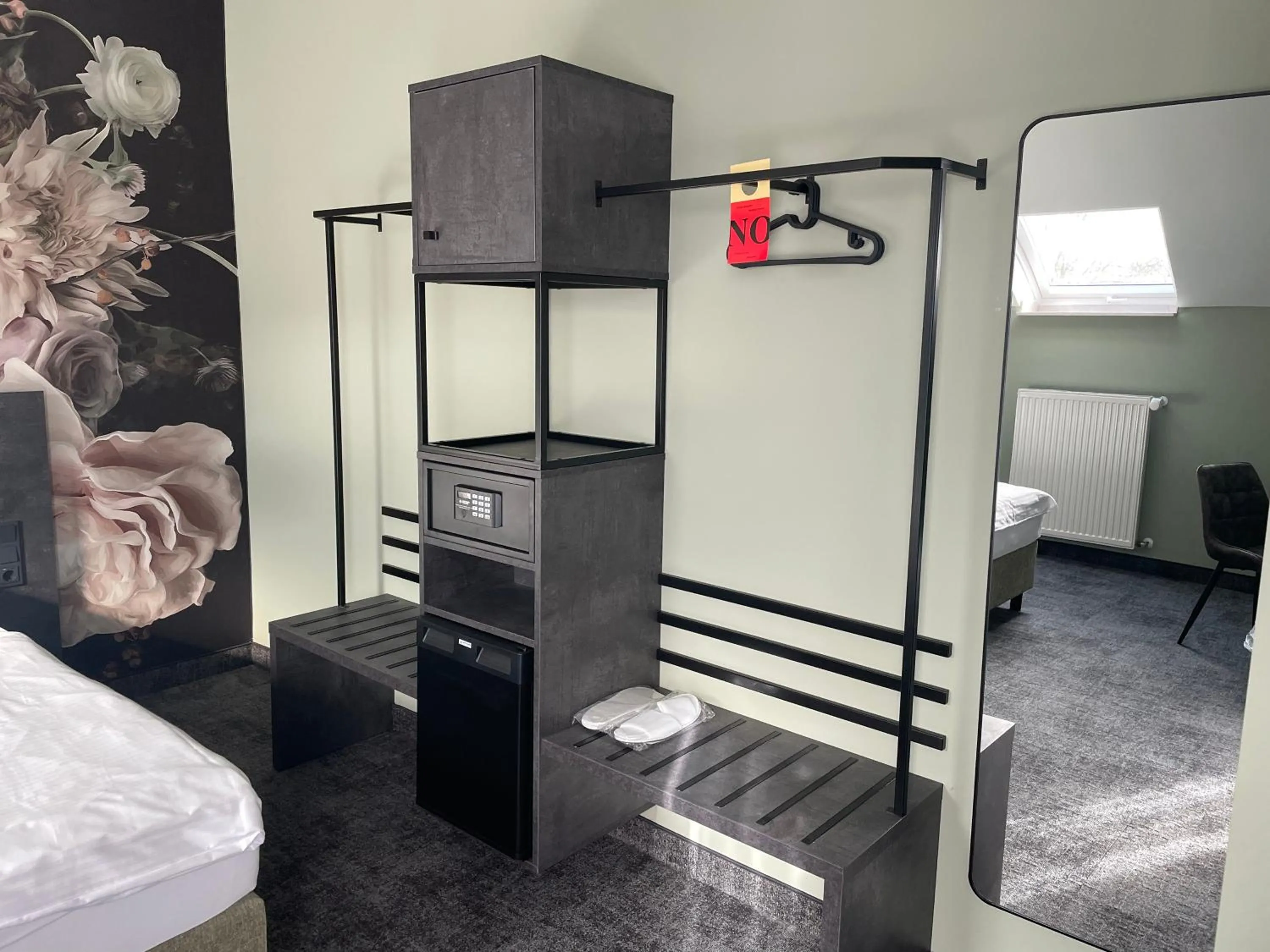 wardrobe, Bed in Hotel Elsen