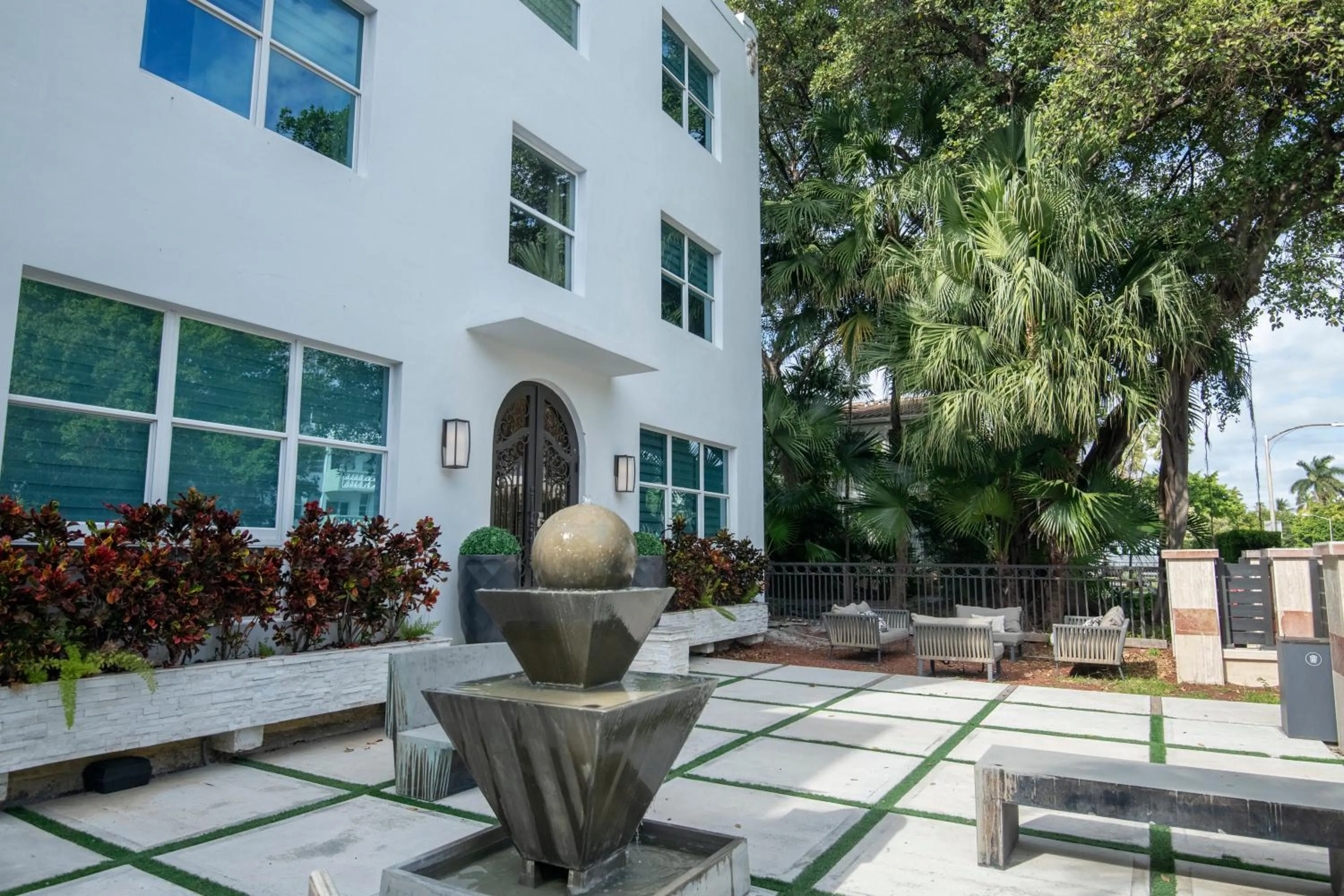 Lobby or reception in Renzzi On The Beach