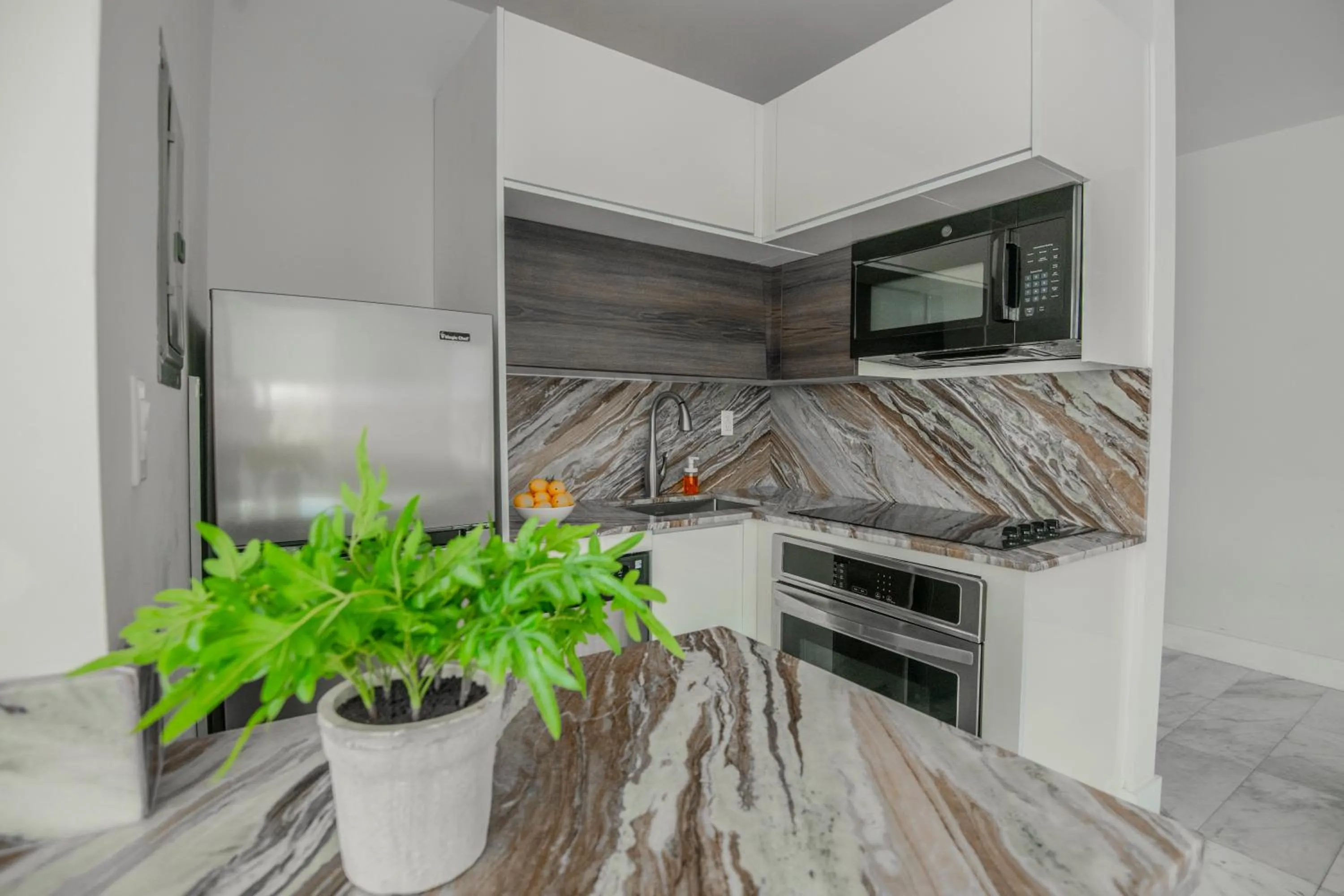 Kitchen or kitchenette in Renzzi On The Beach