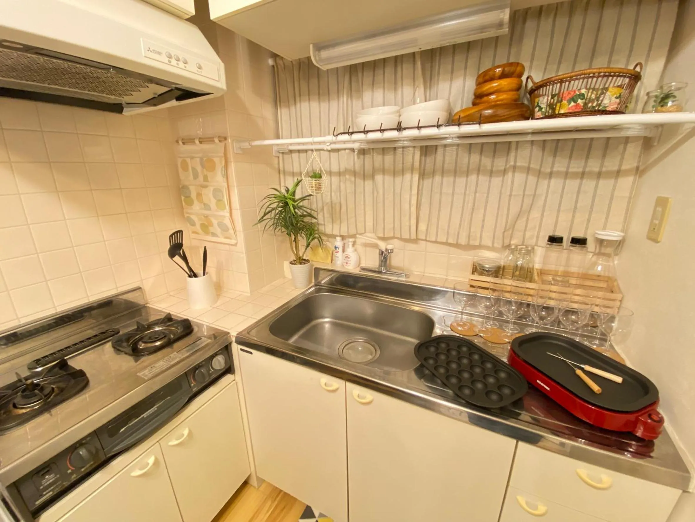 Yoyogi Apartment 2-401 by Tranova