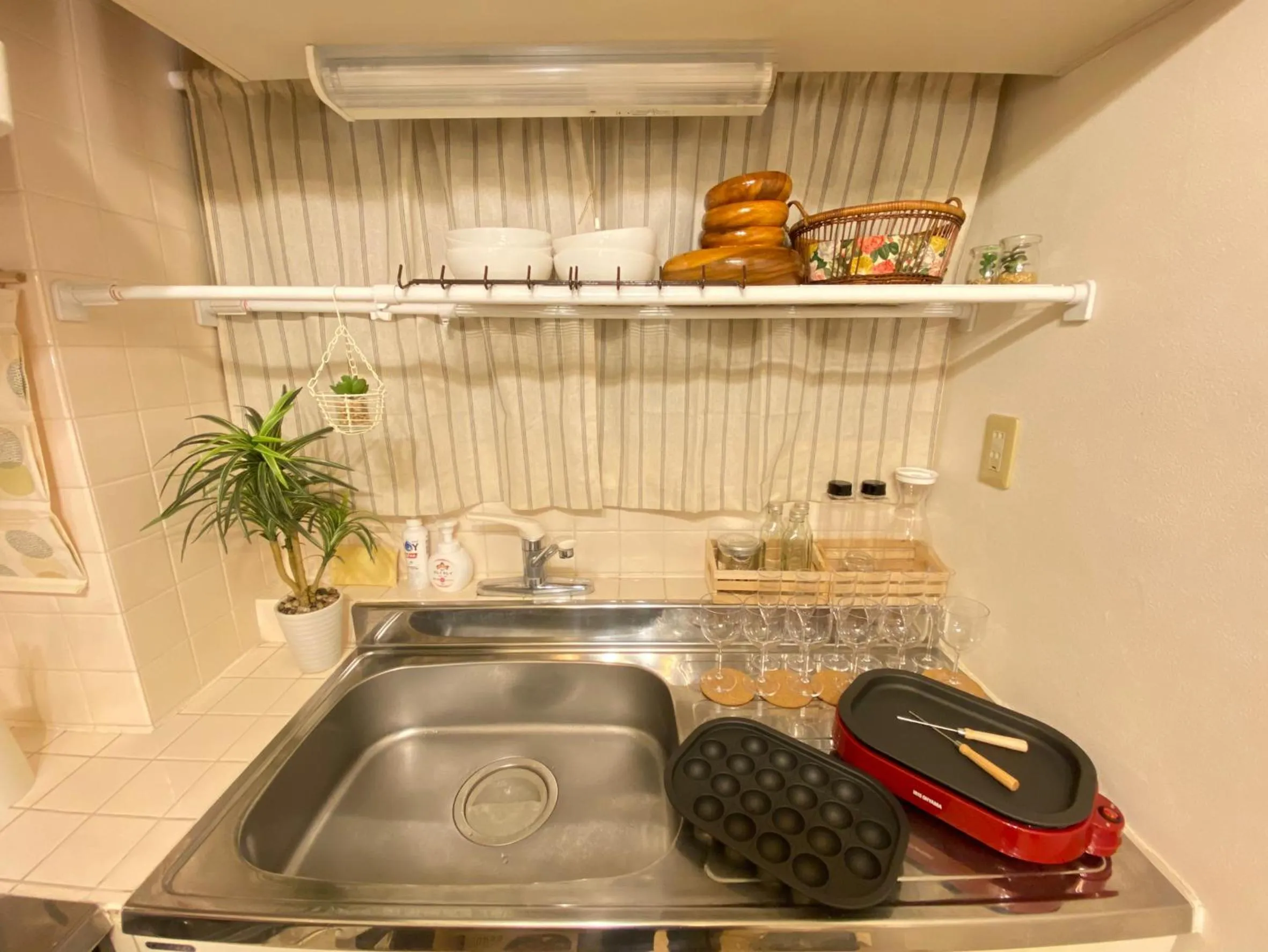 Yoyogi Apartment 2-401 by Tranova