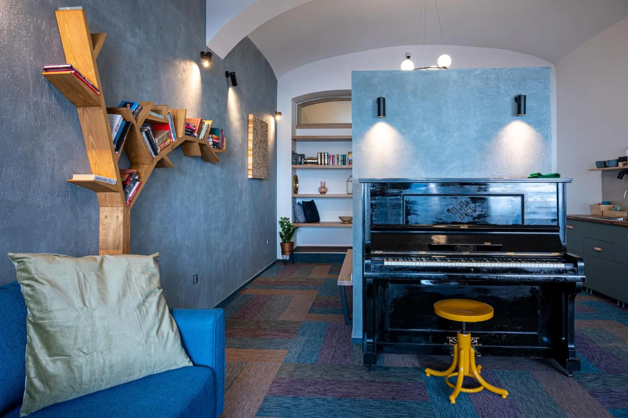 Communal lounge/ TV room in ART Hostel & Apartments