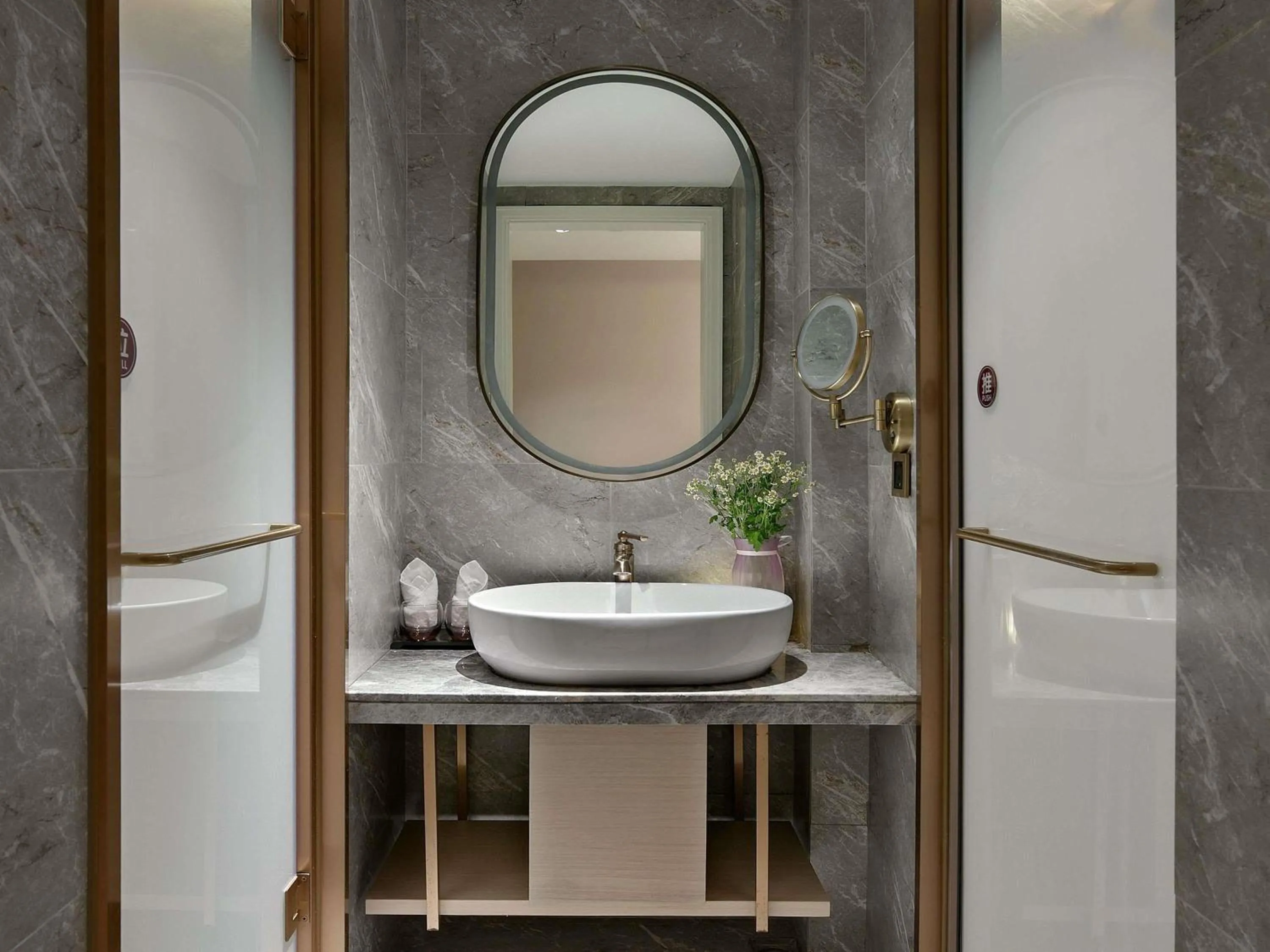 Superior Twin Room in Mercure Xiamen Zhongshan Road Pedestrian Street Seaview