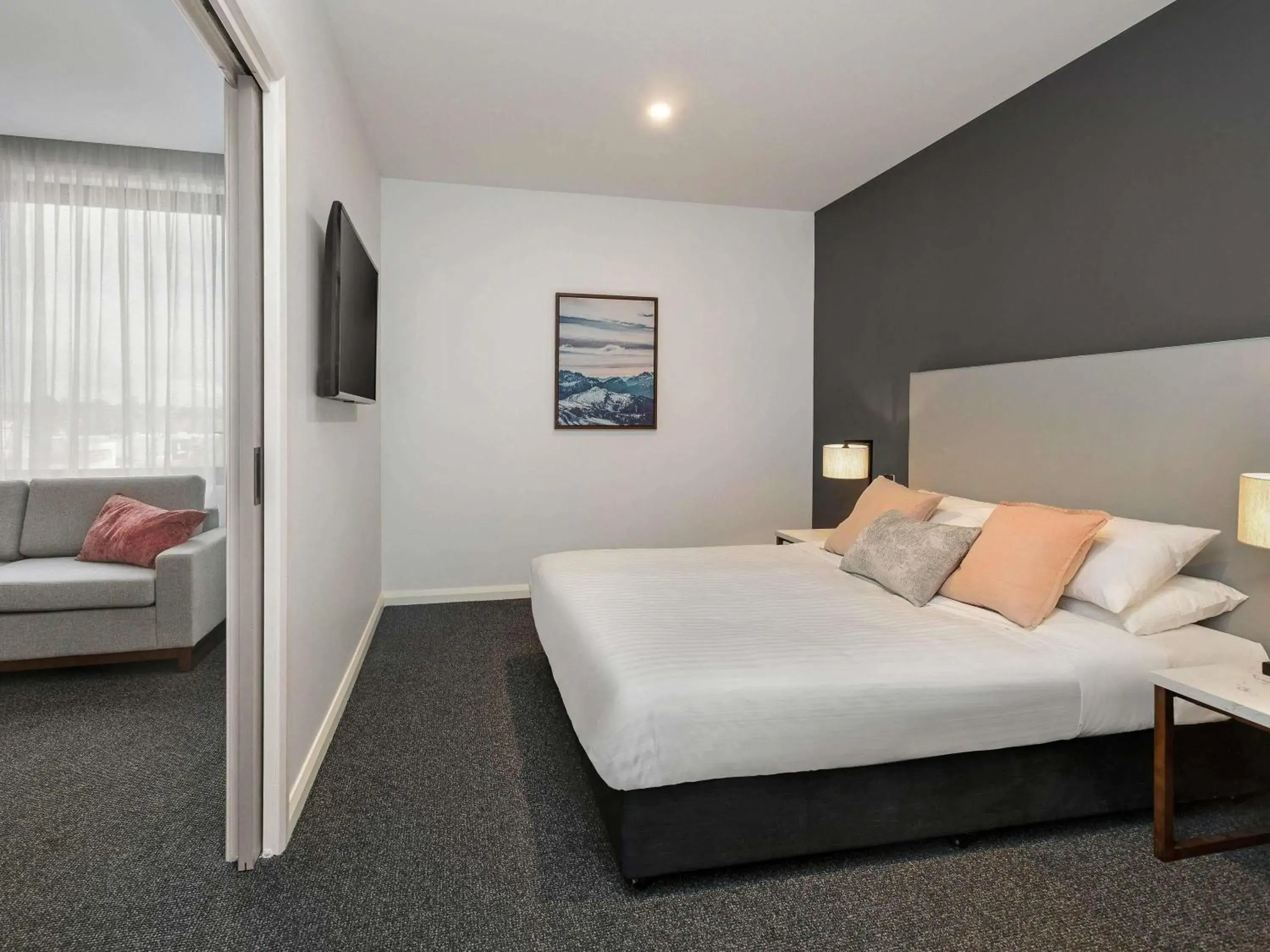 Bedroom, Bed in Mantra Traralgon Bedroom, Bed in Mantra Traralgon