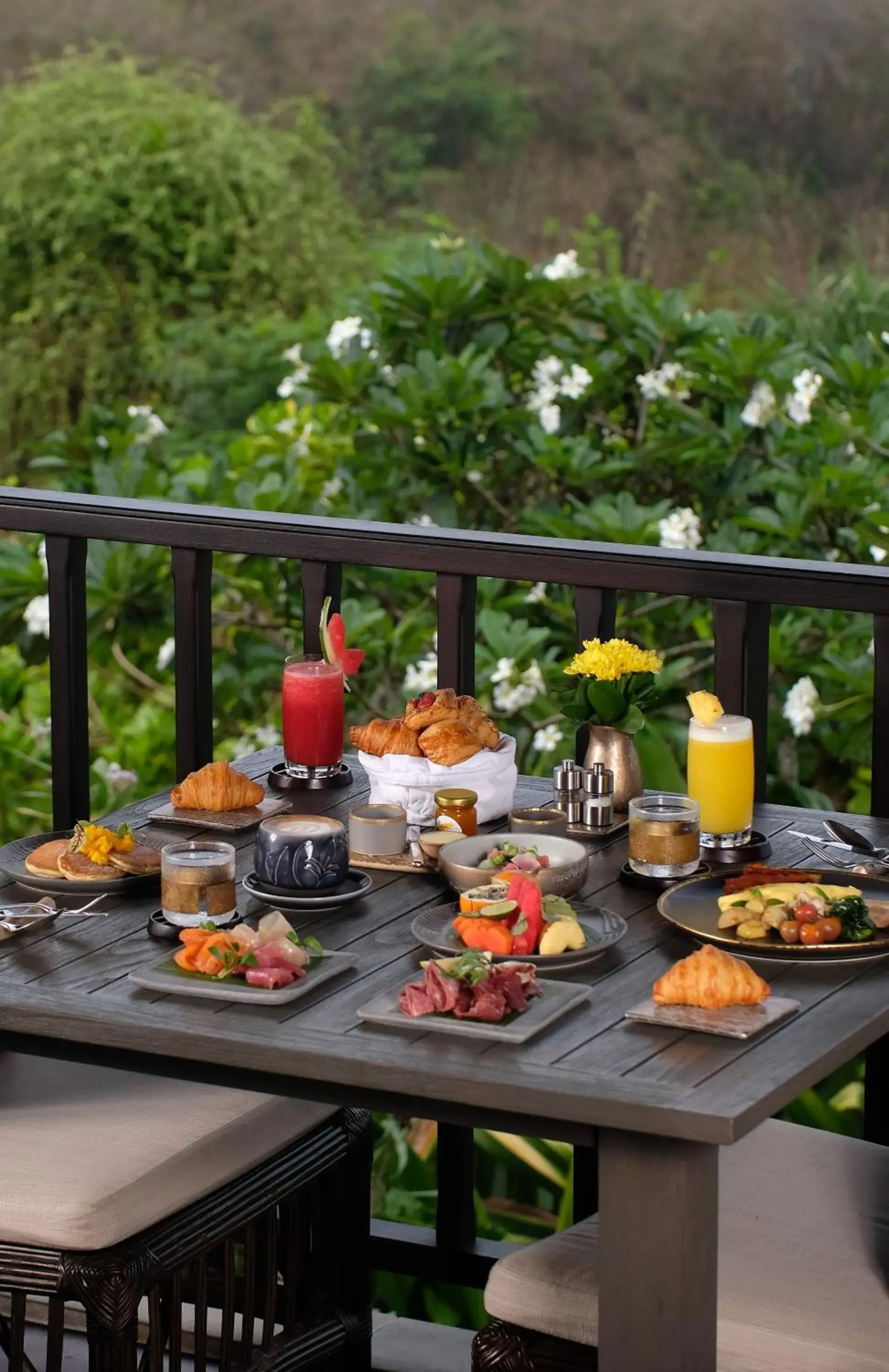 Food and drinks in Raffles Bali Food and drinks in Raffles Bali