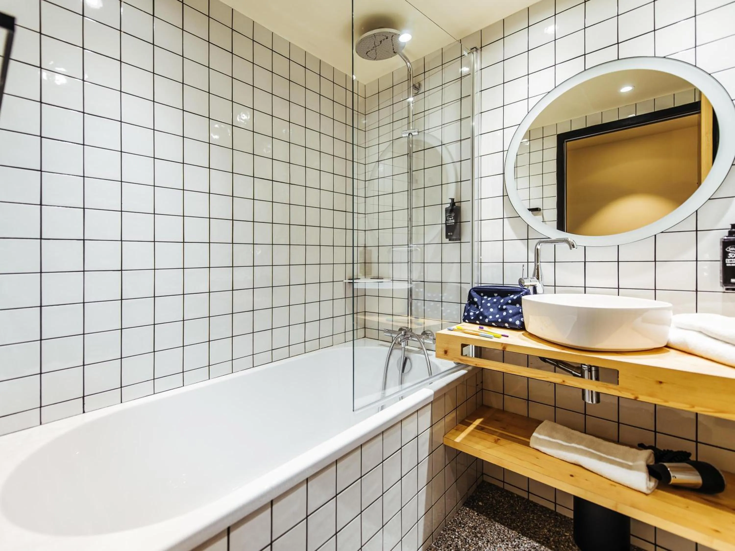 Bedroom in Ibis Styles Rouen Centre Rive Gauche