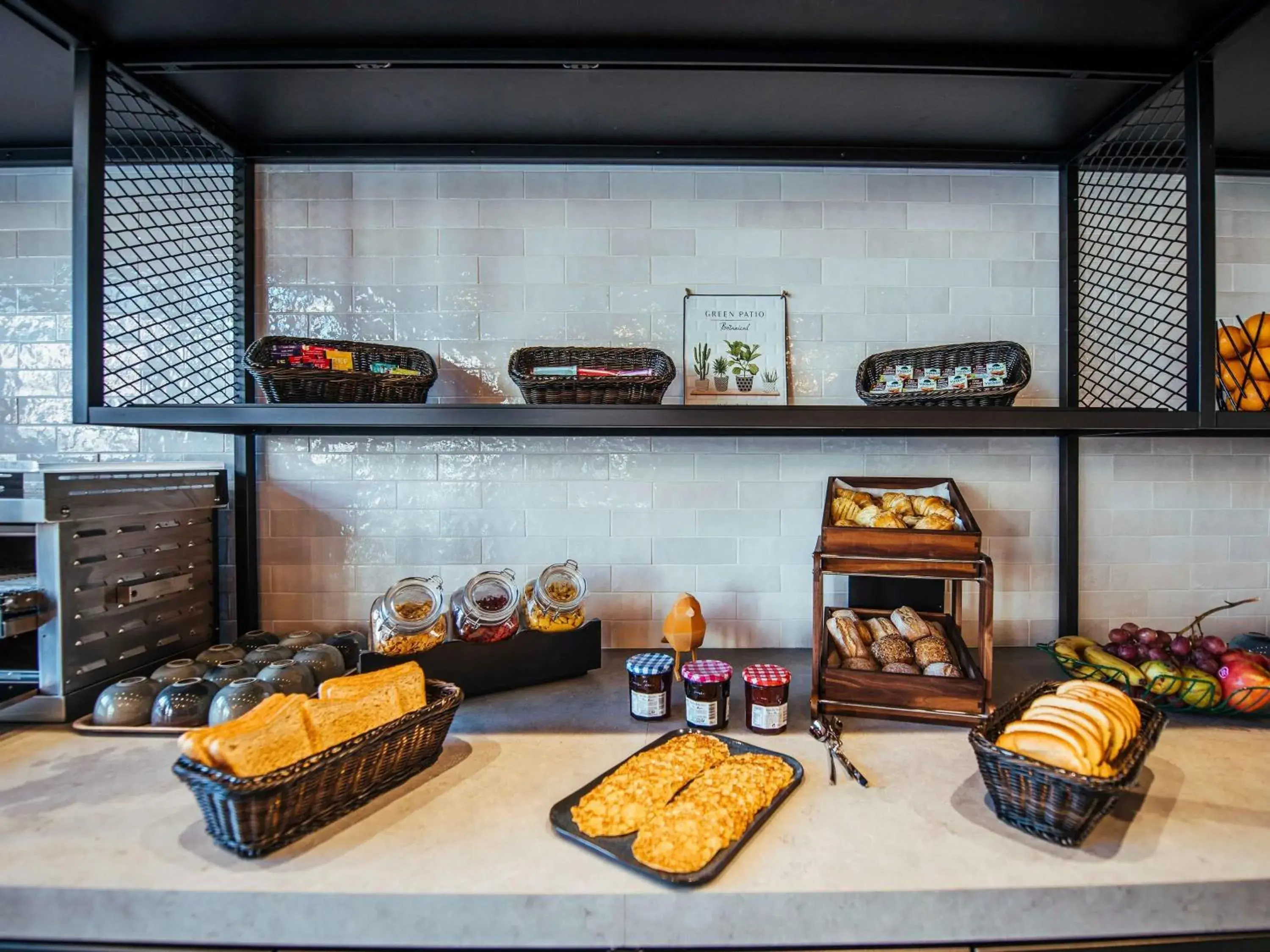 Property building in Ibis Styles Rouen Centre Rive Gauche Property building in Ibis Styles Rouen Centre Rive Gauche