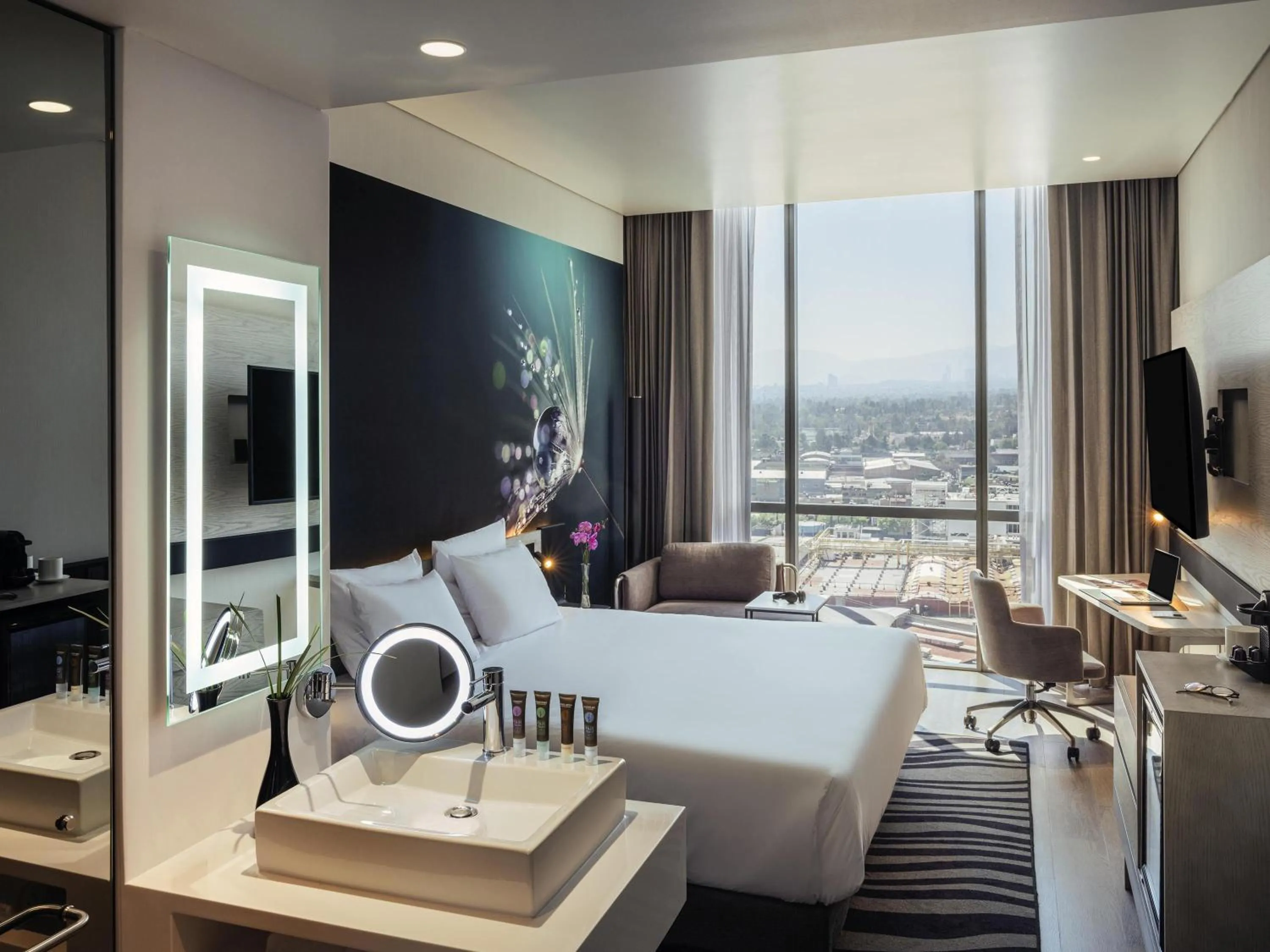 Bedroom, Bed in Novotel Mexico City Toreo