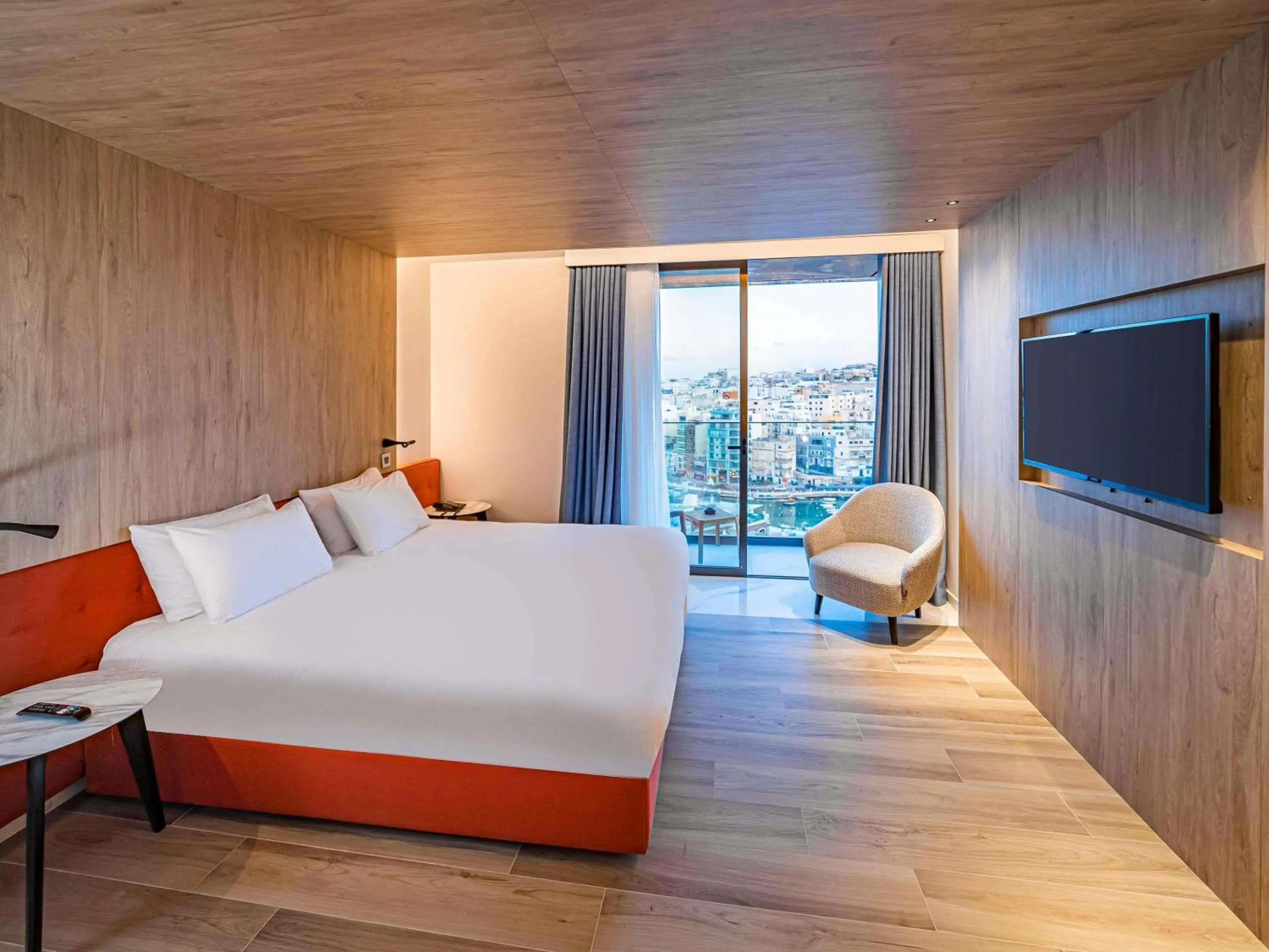 Property building, Bed in Mercure St. Julian's Malta