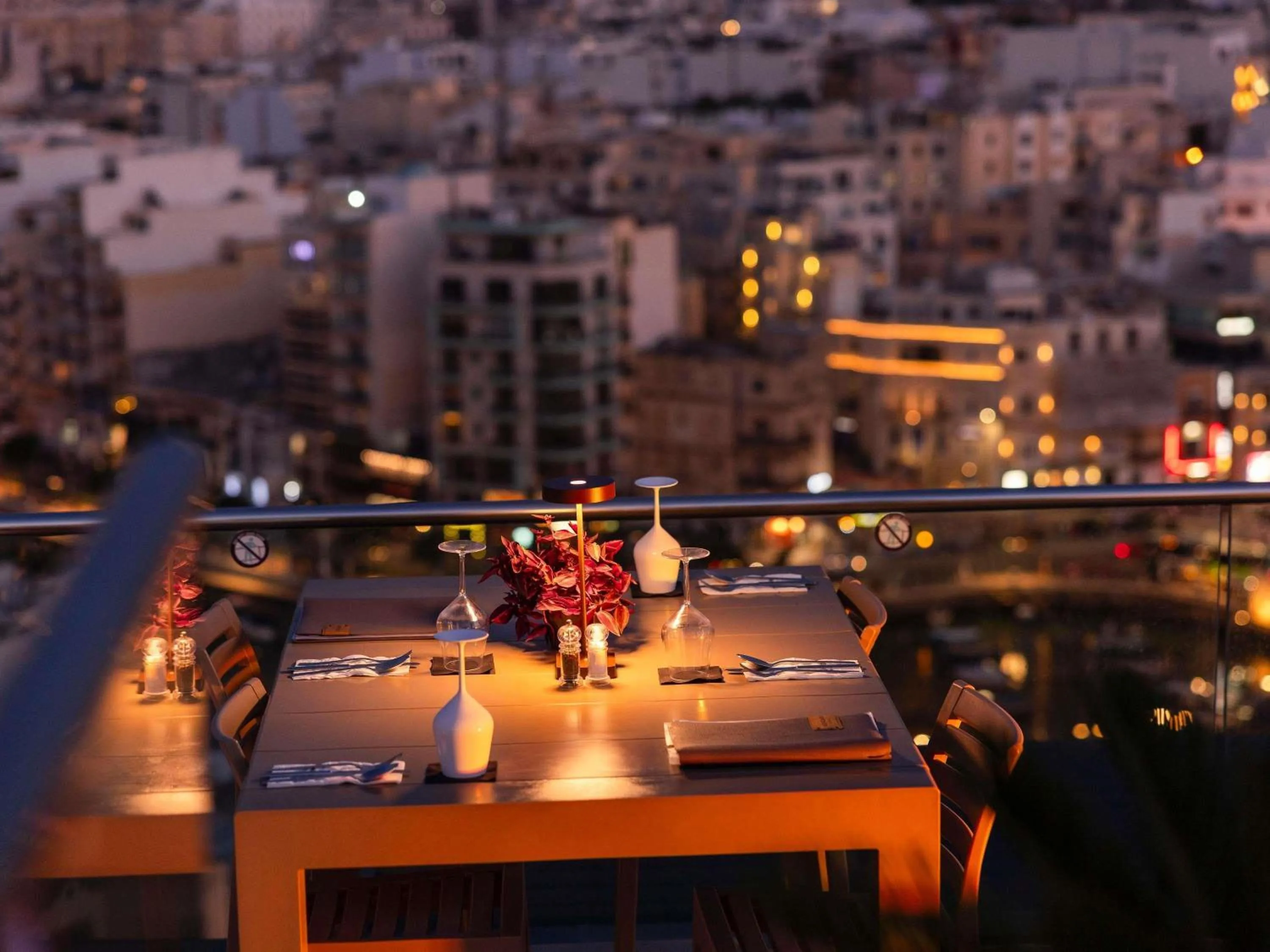 Restaurant/places to eat in Mercure St. Julian's Malta