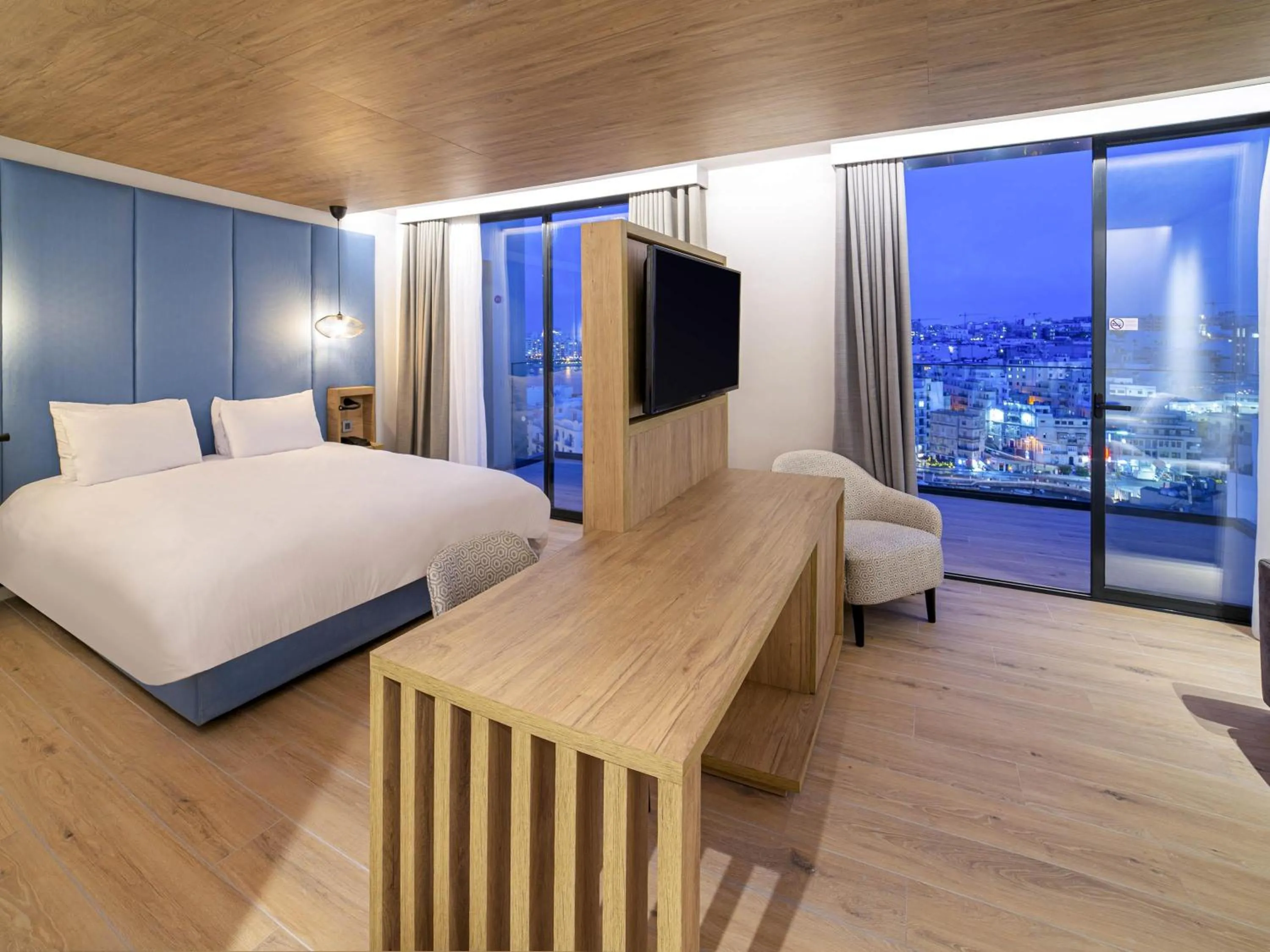 Bedroom, Bed in Mercure St. Julian's Malta