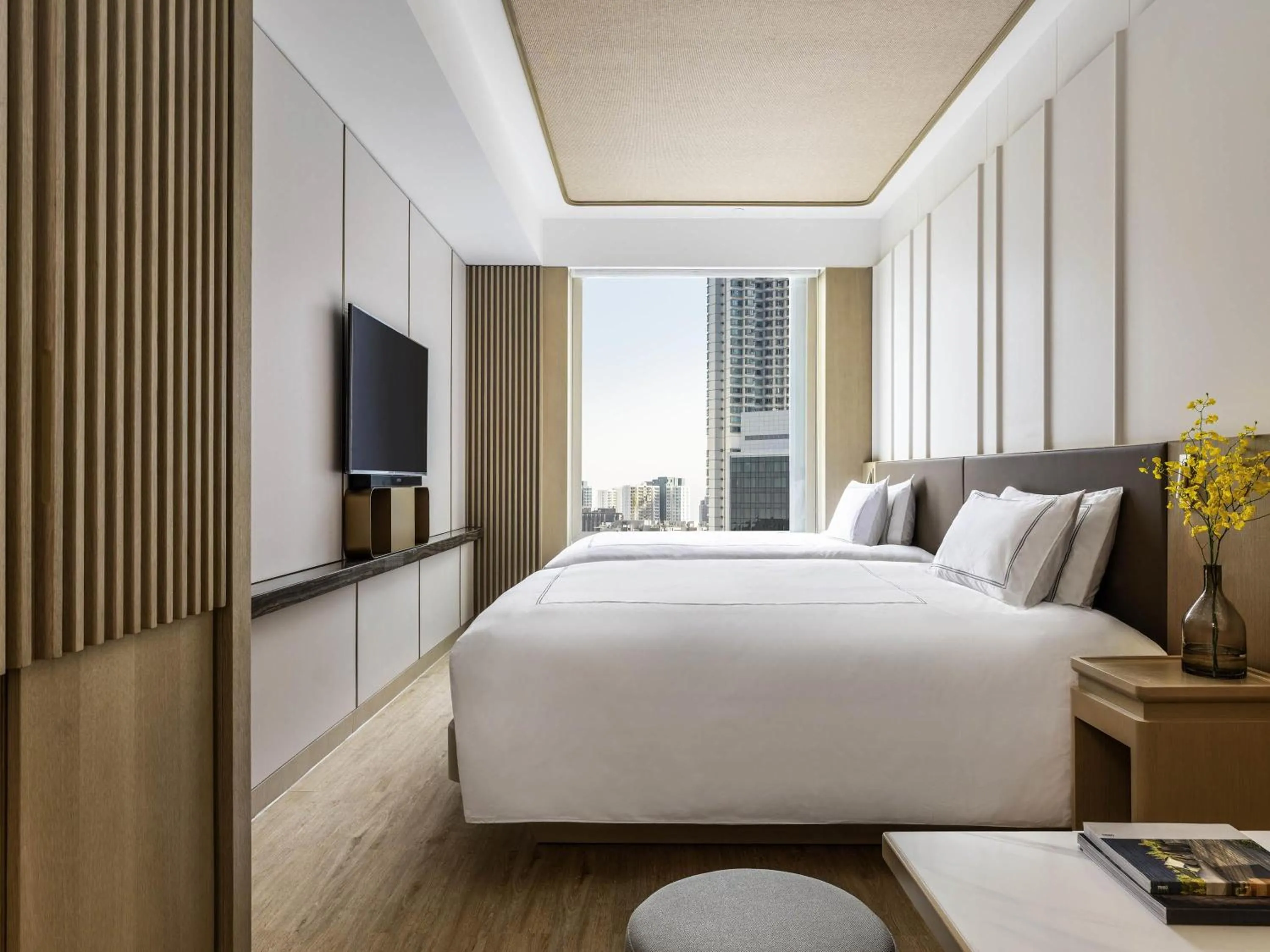 Bedroom, Bed in The Silveri Hotel Hong Kong - MGallery Collection