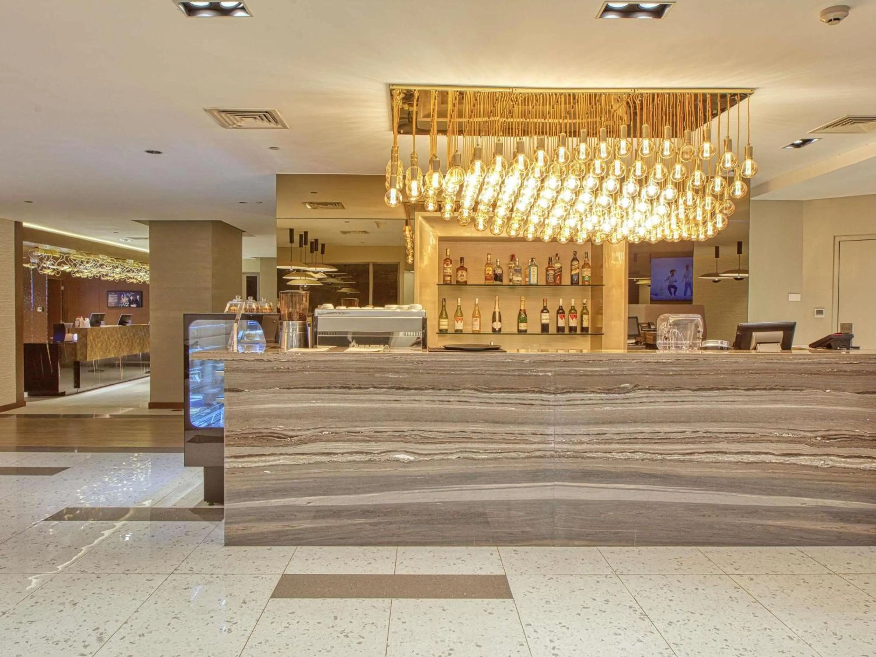 Restaurant/places to eat in Novotel Suites Manila at Acqua