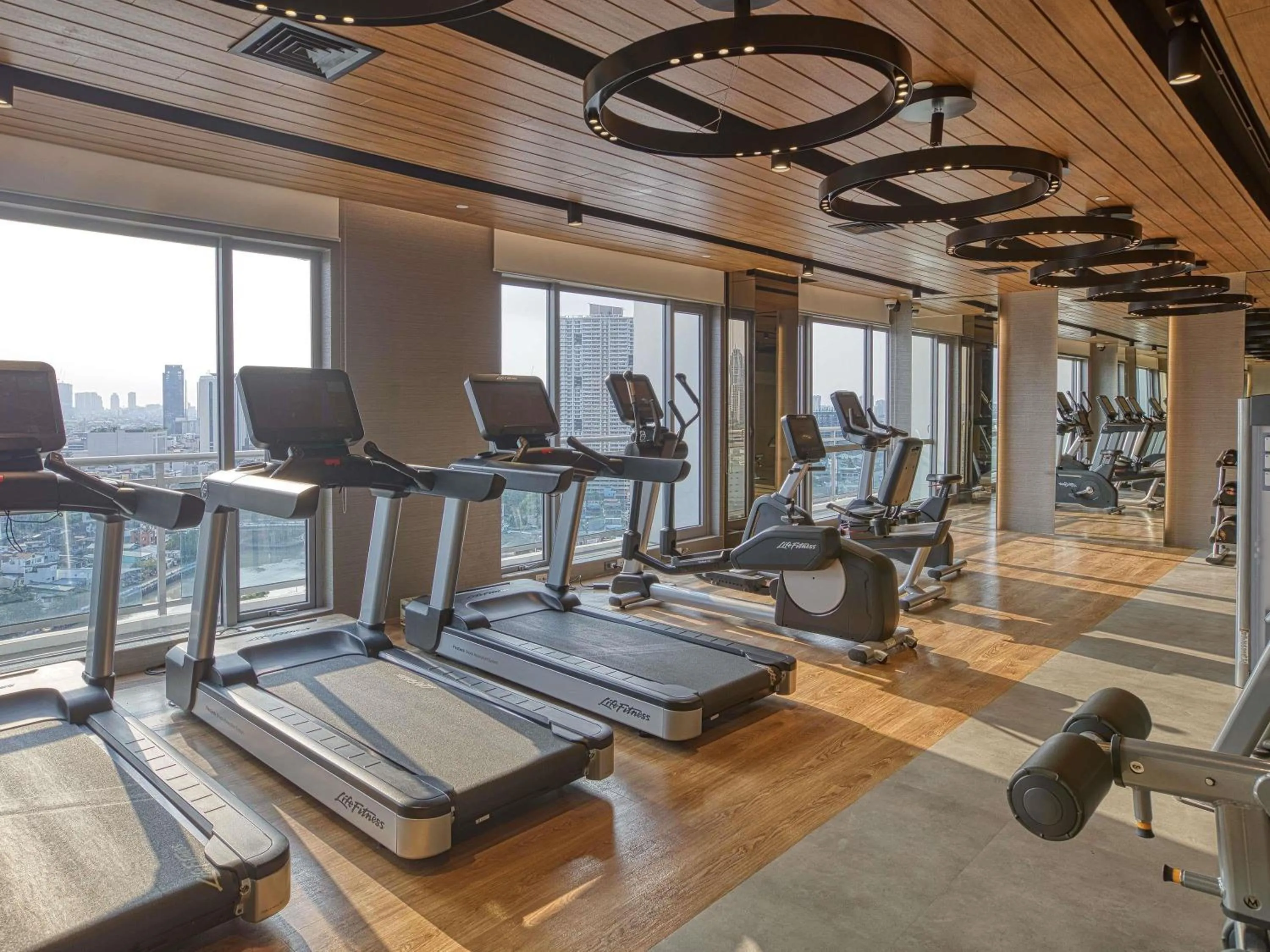 Fitness centre/facilities in Novotel Suites Manila at Acqua