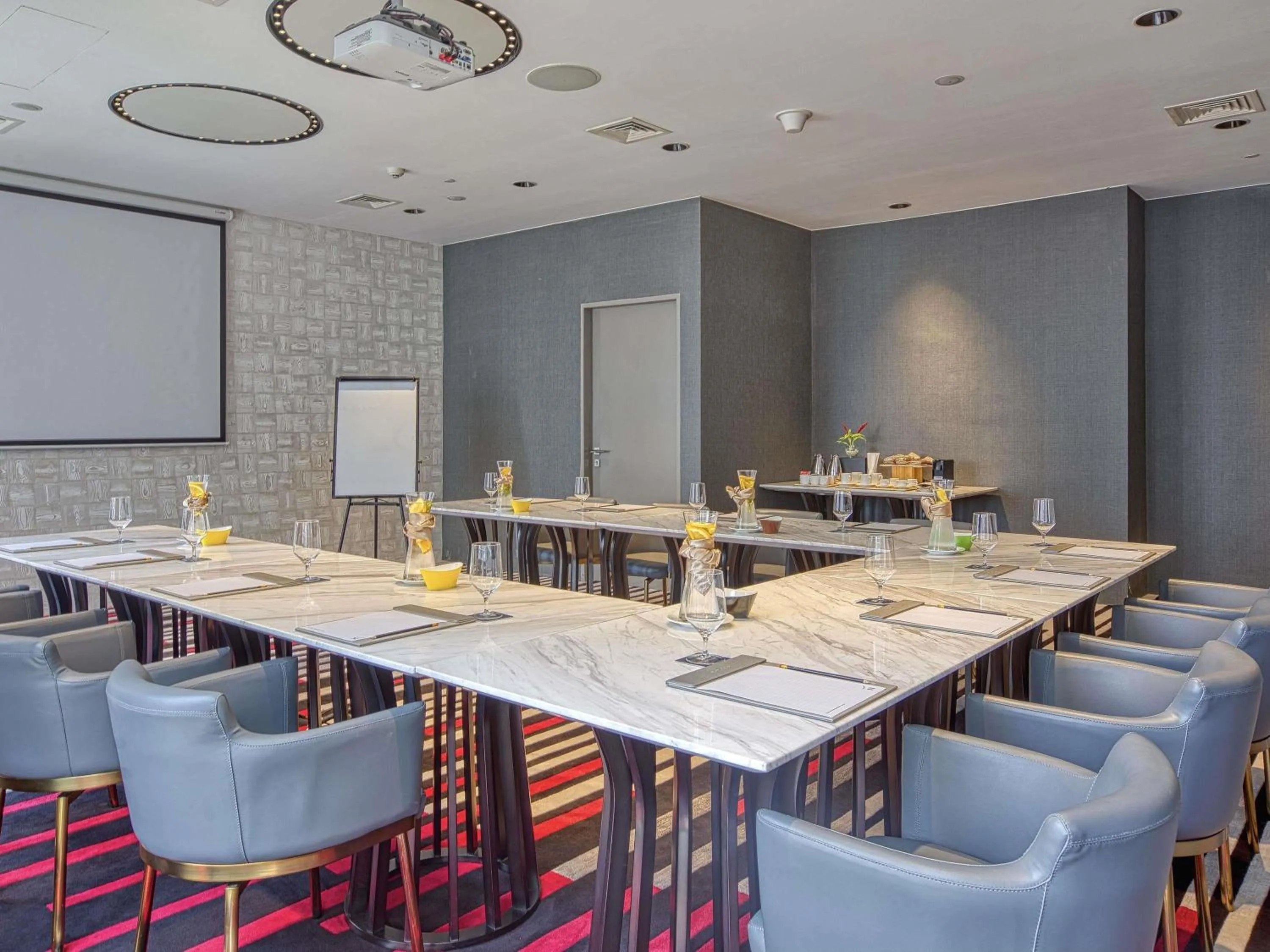 Meeting/conference room in Novotel Suites Manila at Acqua