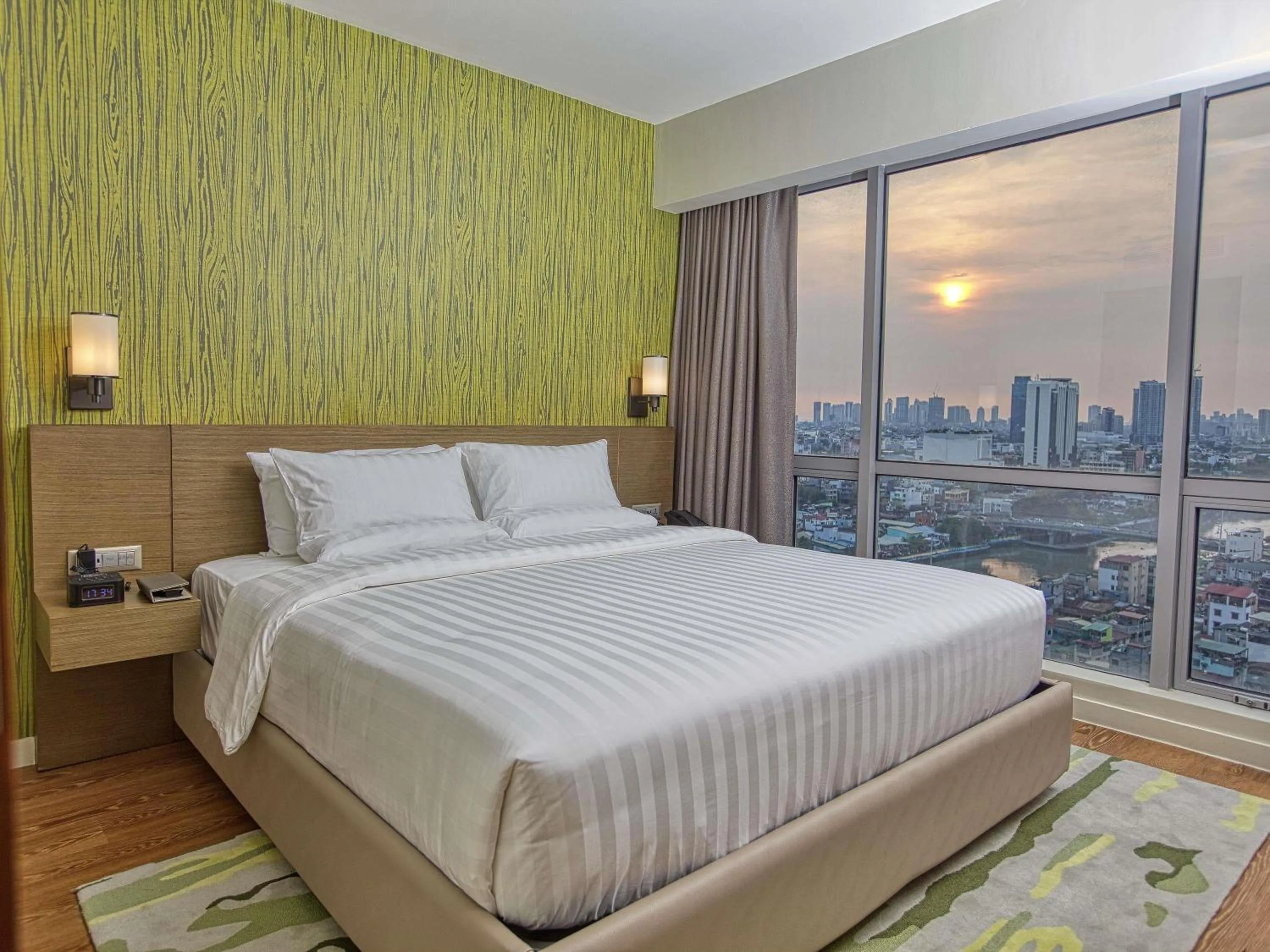 Bedroom, Bed in Novotel Suites Manila at Acqua