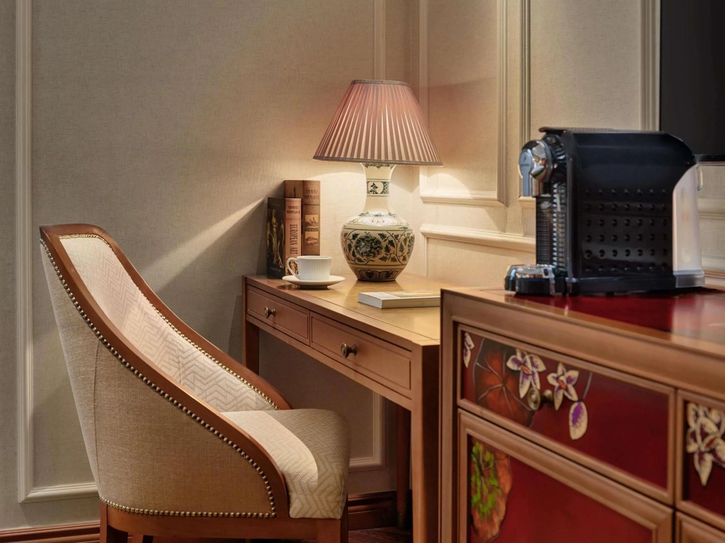 Bedroom in Grand Mercure Hanoi